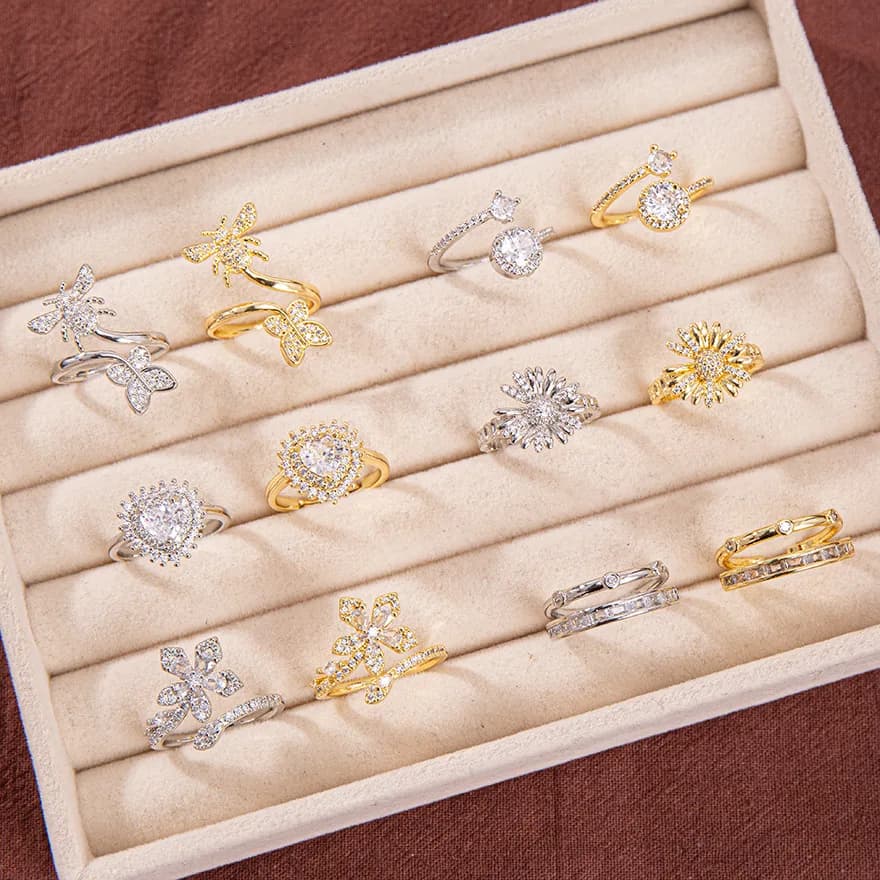 Anello da donna in rame intarsiato con zirconi, nuovo design di lusso leggero, stile europeo e americano, versatile, di alta gamma, gioielli all'ingrosso.