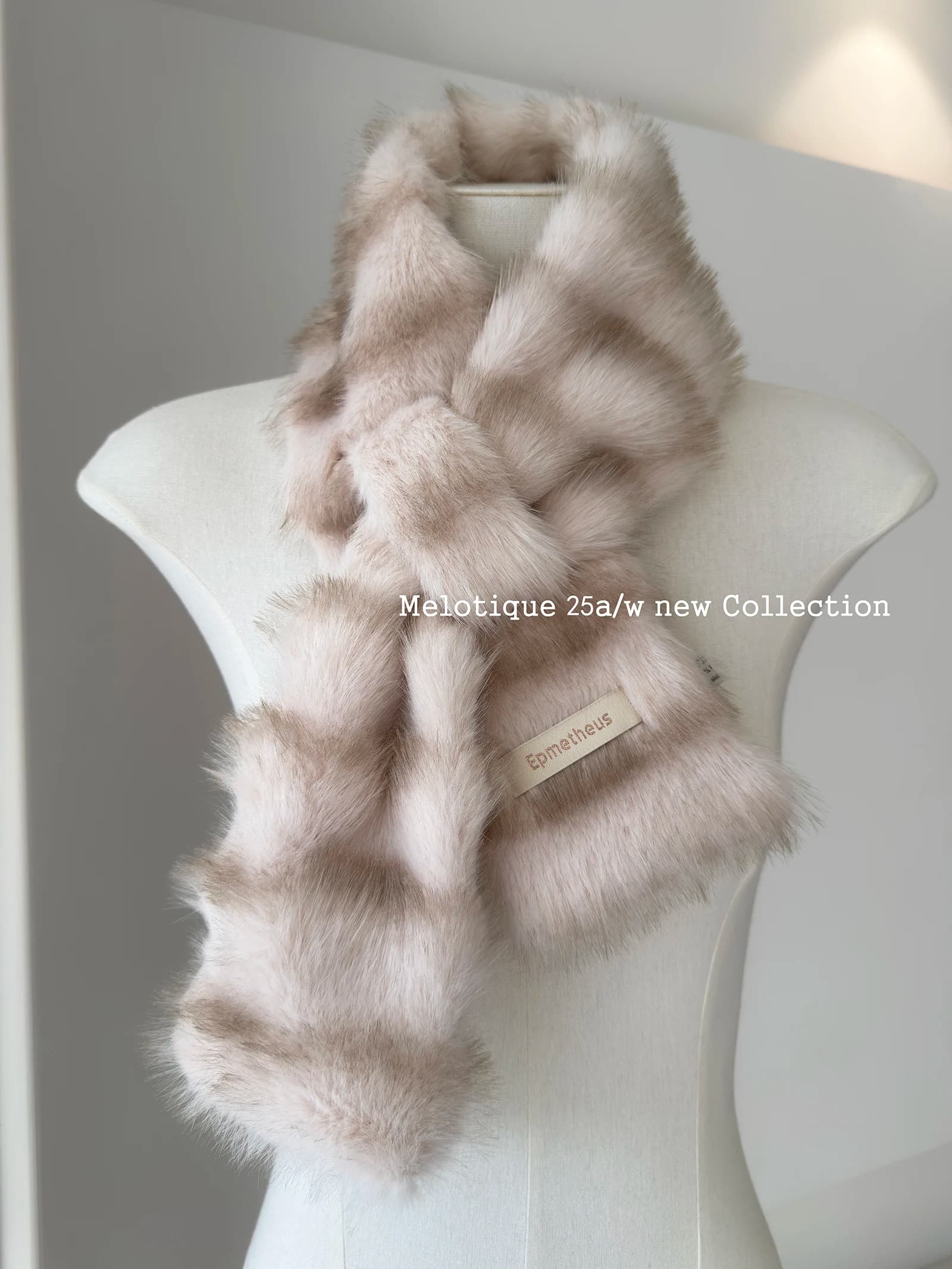 Sciarpa da donna con design a onde di visone imitazione versatile alla moda, mantiene calde le donne autunnali e invernali