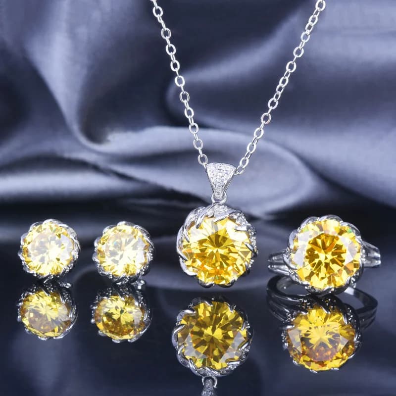 Collana con pendente elegante, alla moda e raffinata, orecchini con diamanti verdi, set di anelli con pietre preziose, gioielli in argento 925, regalo