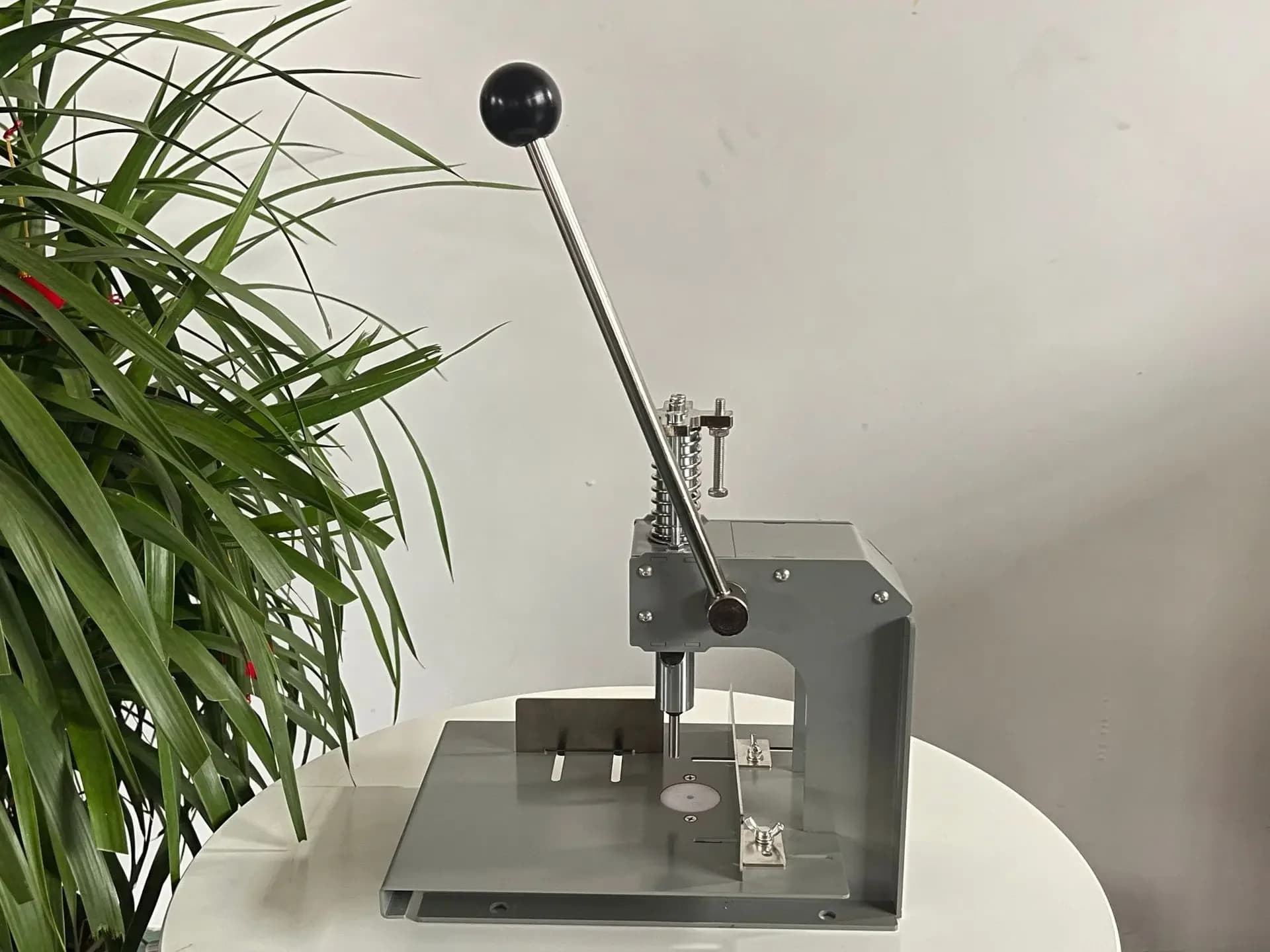 1PC Hang Tag Punching Machine Single Hole Fabric, Leather, Pressure Weaving, Plastic Film Bag Paper Manual Punching Machine
