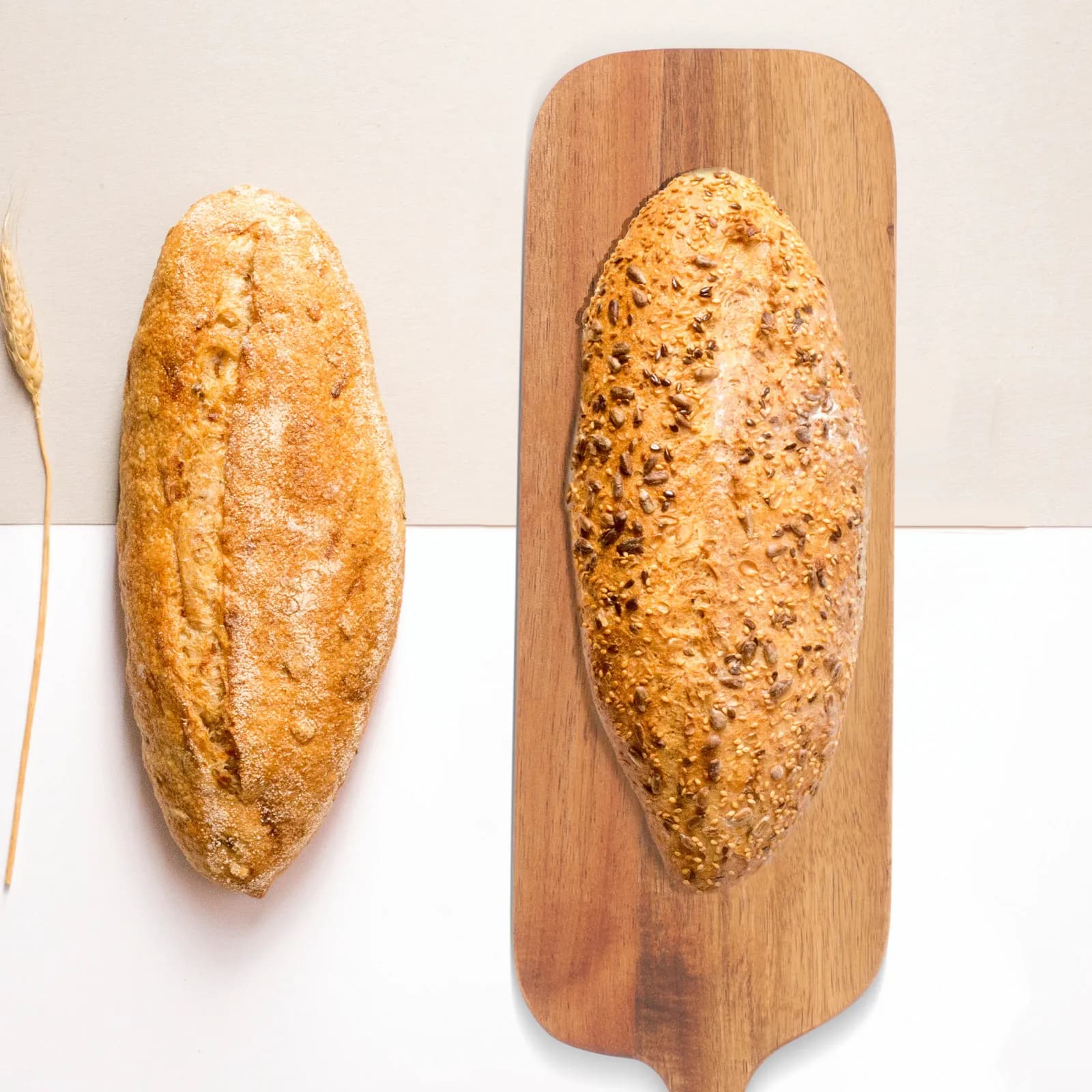 Tagliere in Legno Massello per Pane e Salumi con Manico per Cucina, Ristoranti e Feste