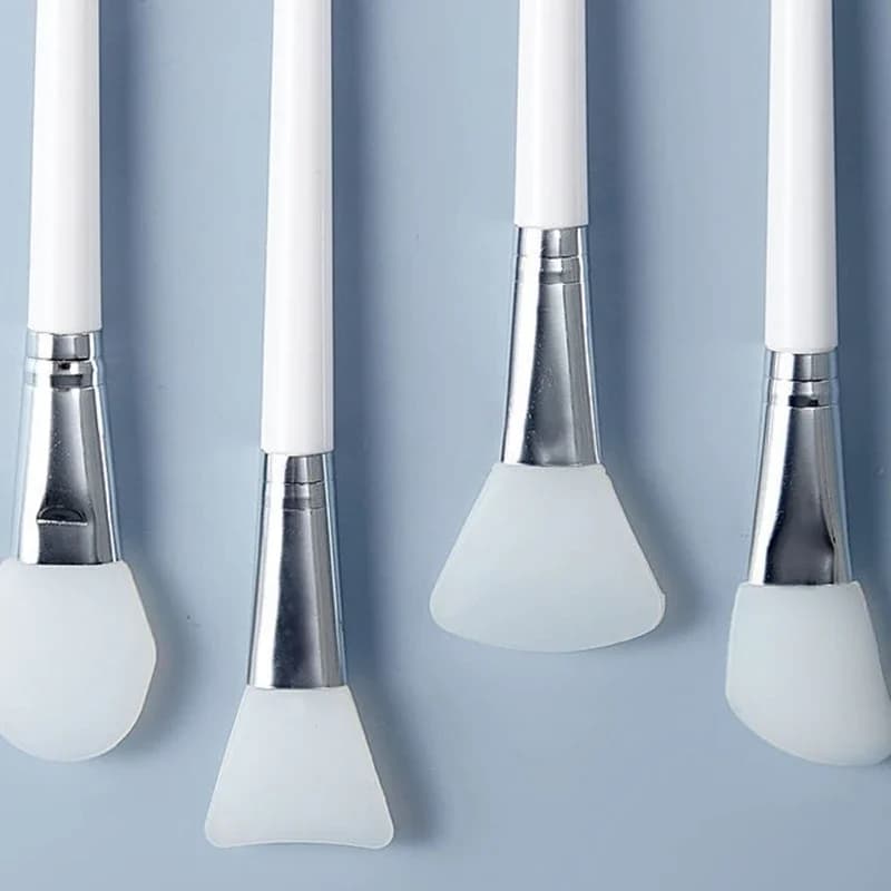 Silicone brush for DIY masks, silicone mold for beauty salon, brush for refreshing masks, makeup brush with soft head, for beauty and makeup