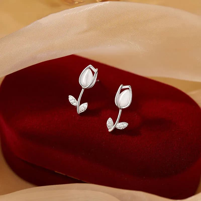 New Fashion Tulip Creative 925 Sterling Silver Temperament Female Exquisite Flower Popular Stud Earrings MS067
