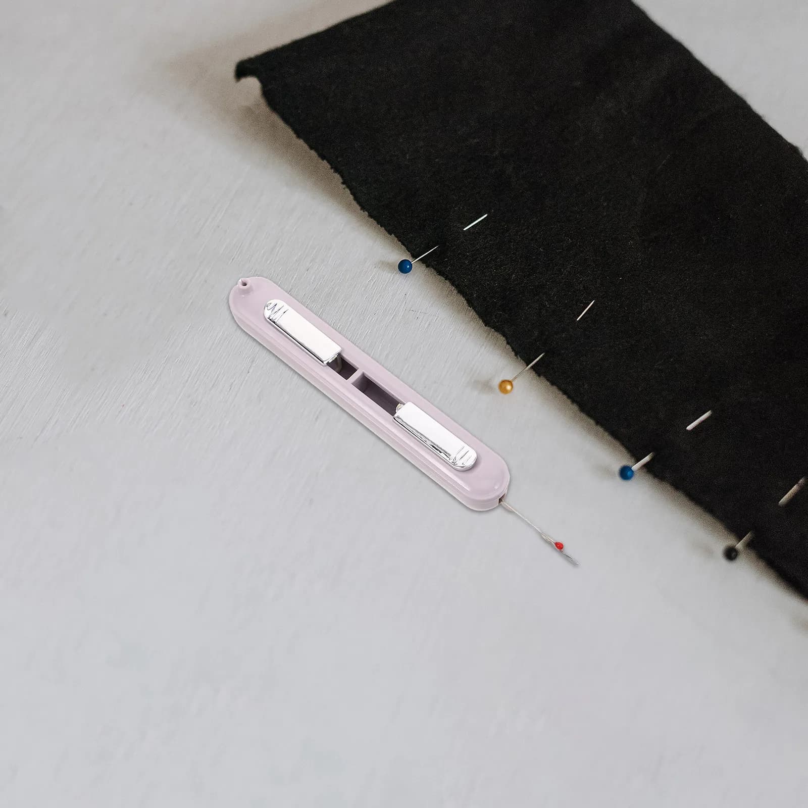 Strumento Multifunzione in Acciaio Inossidabile per Infilare Aghi e Tagliare Cuciture, per Cucito Domestico e Ricamo a Mano, per Utenti Esperti, Infilatura Rapida