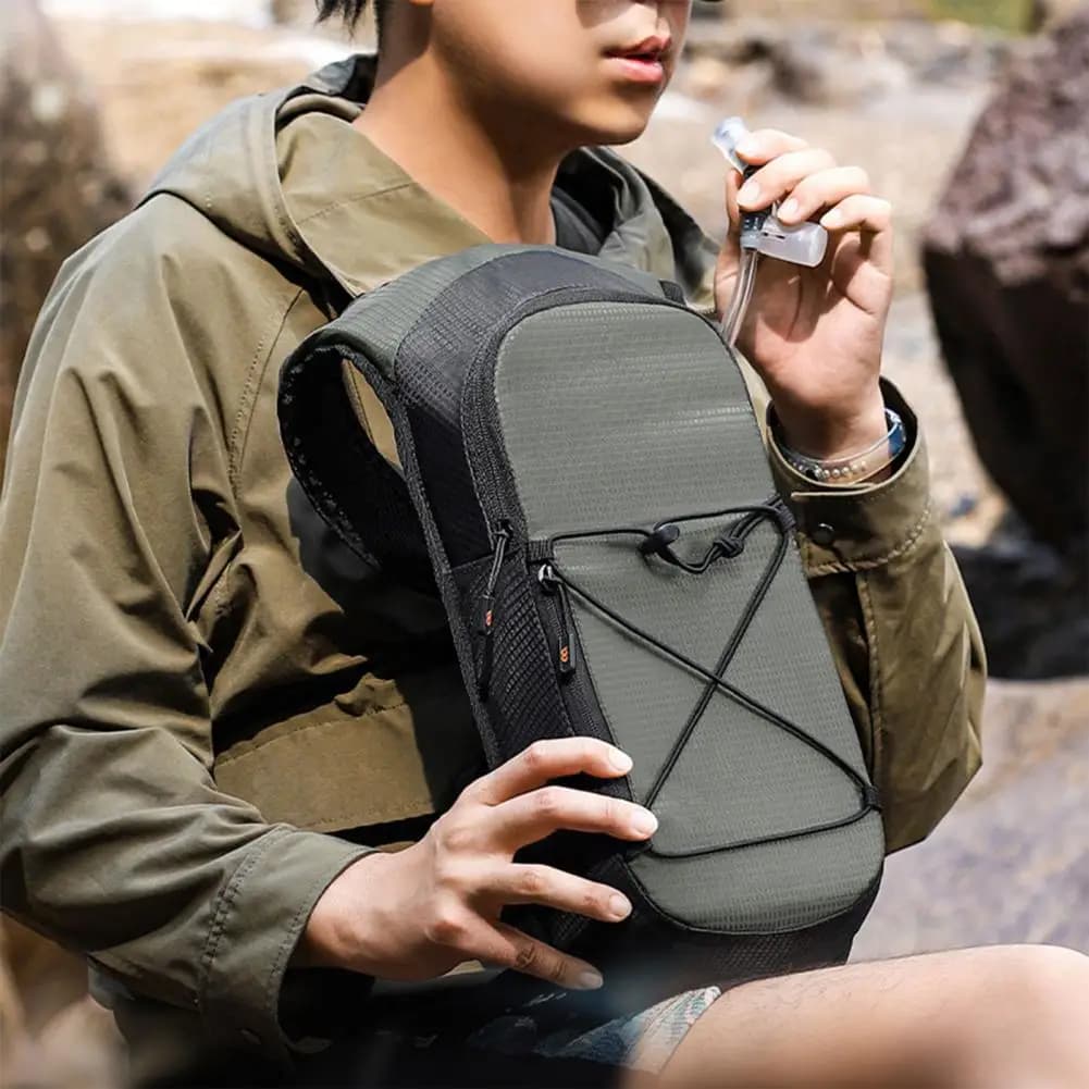 Water backpack for racing Water backpack for outdoor sports with 1.5 litre water bladder for racing, cycling, hiking for women