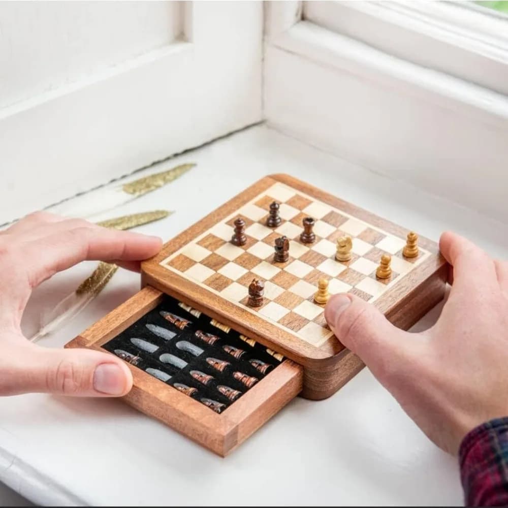 Set di scacchi magnetici personalizzati in legno Gioco di scacchi da viaggio fatto a mano di lusso per regalo di compleanno per uomo