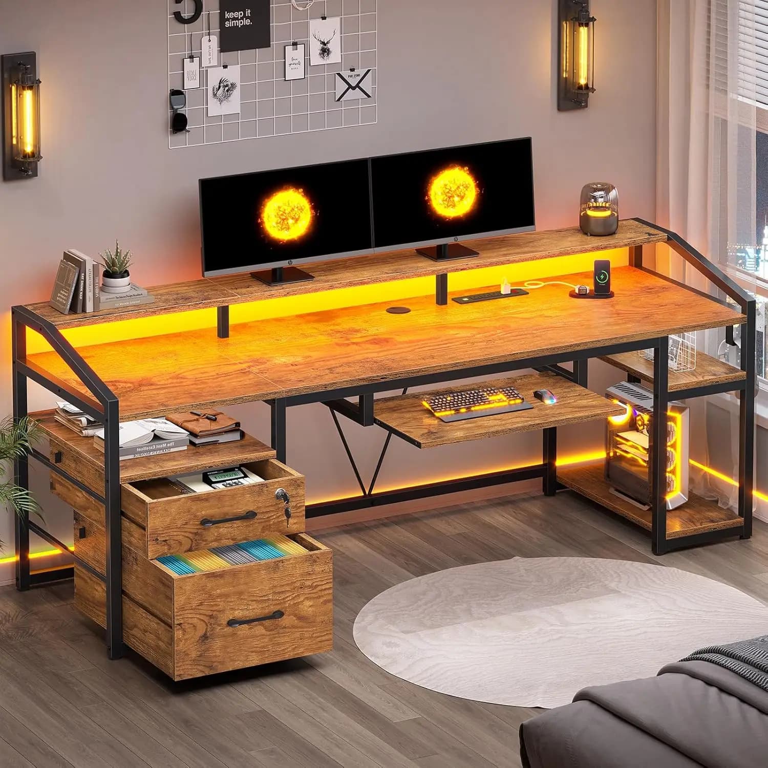 Scrivania per computer marrone rustico da 63 pollici con luci a LED, presa di corrente e cassetti con serratura per l'home office o la configurazione di giochi