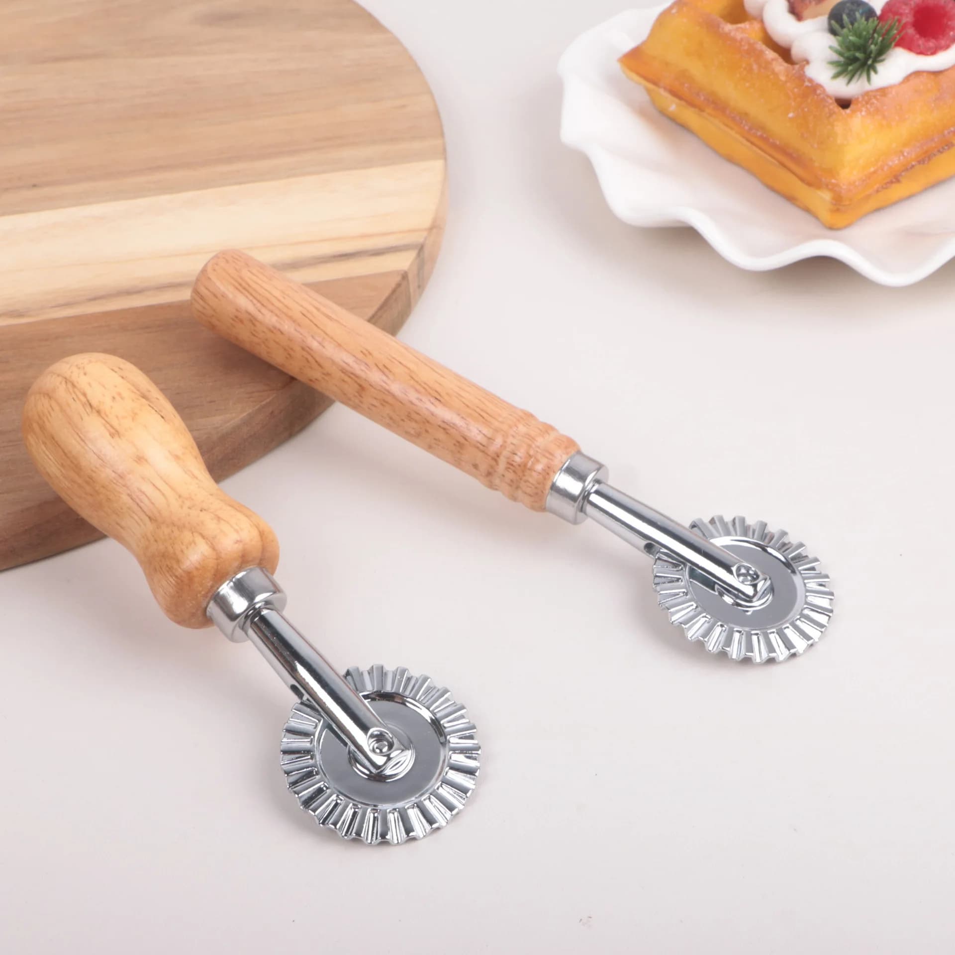 Rotella per pasticceria Rotonda Utensili per ruota da taglio per pizza Rullo da taglio per pasta Divisore per pizza domestico Utensili da taglio per cottura Gadget da cucina