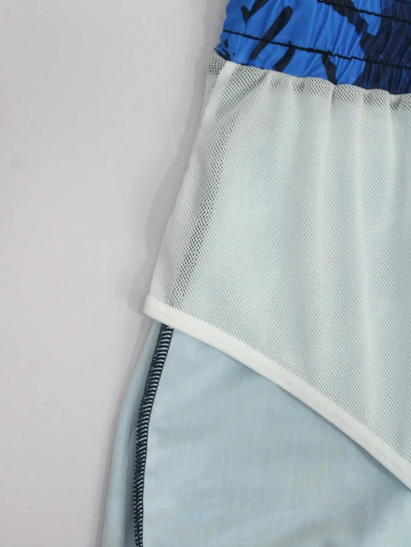 Set da uomo con maglia a maniche lunghe anti-UV e pantaloncini da surf