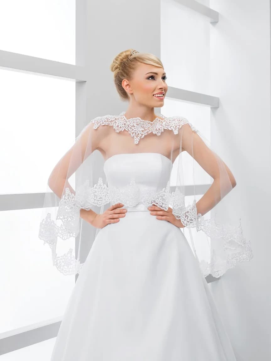 Bolero da Sposa Personalizzato con Applicazioni in Pizzo, Mantellina Corta Davanti Lunga Dietro in Tulle, Coprispalle da Sposa per Donna