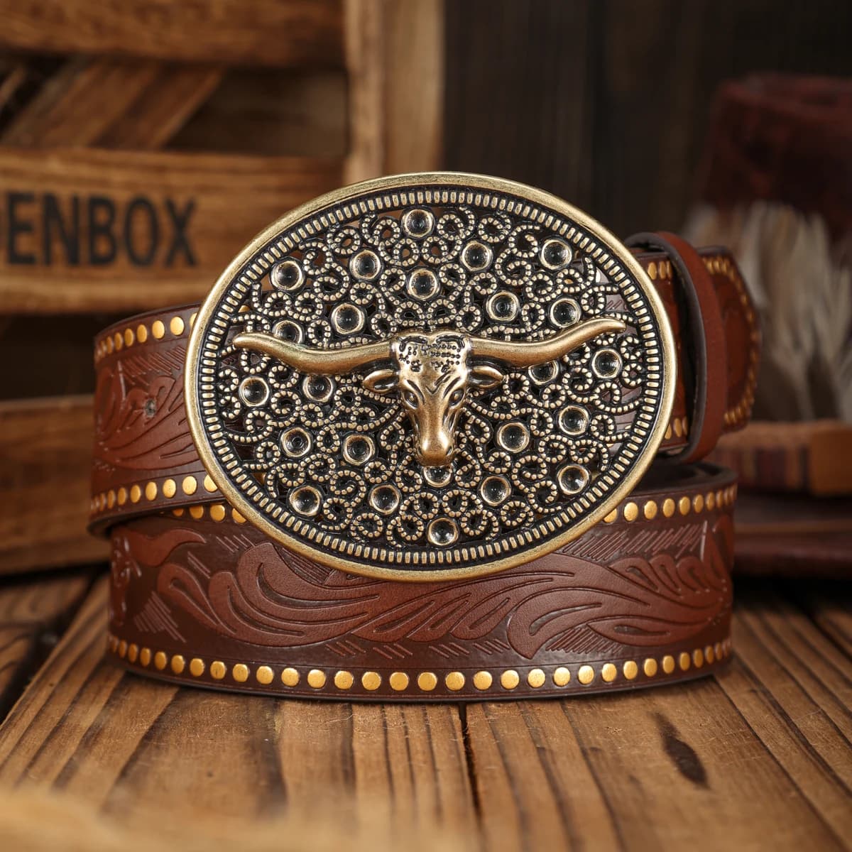 A PU belt suitable for both men and women, combining the style of western denim and retro, is perfect for daily casual outings