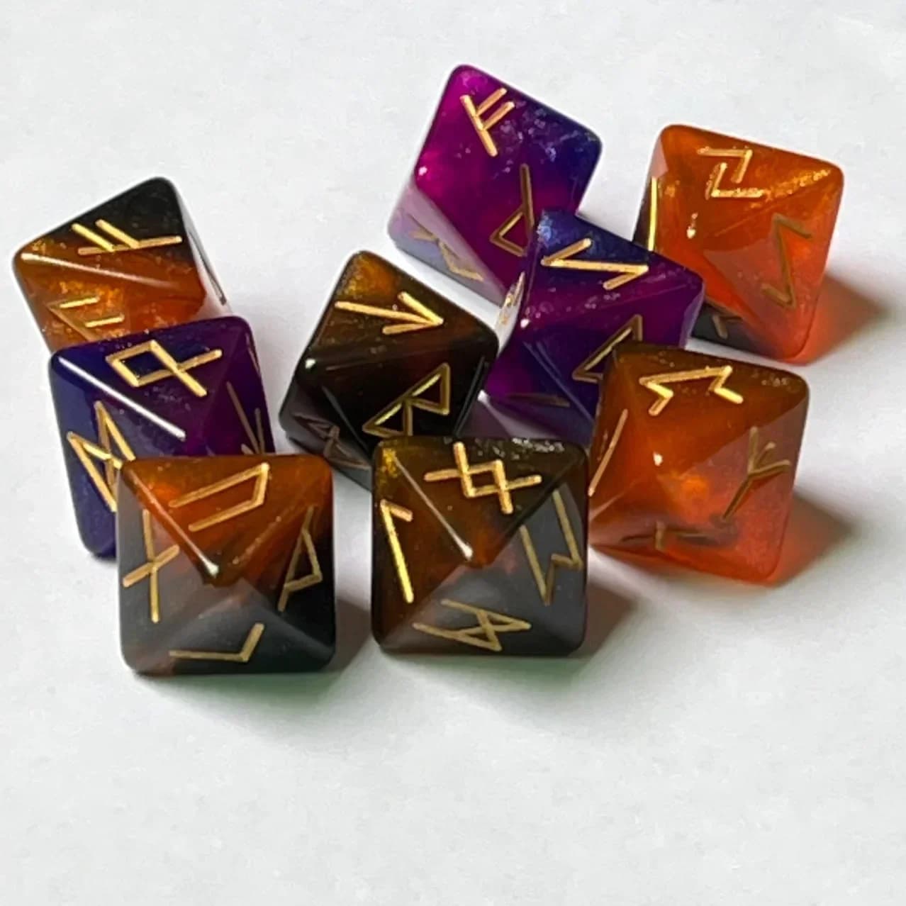 Set di dadi poliedrici assortiti da 3 pezzi Dadi rune per divinazione stellare con borsa leggera morbida con coulisse viola per giochi da tavolo di divinazione