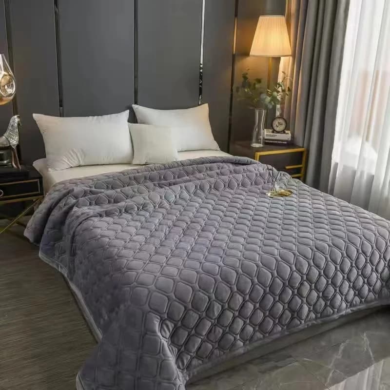 Solid Color Velvet Quilted Trolley Short Cover for Sofa Towel King Queen Size Non-slip Bed 270x230 cm