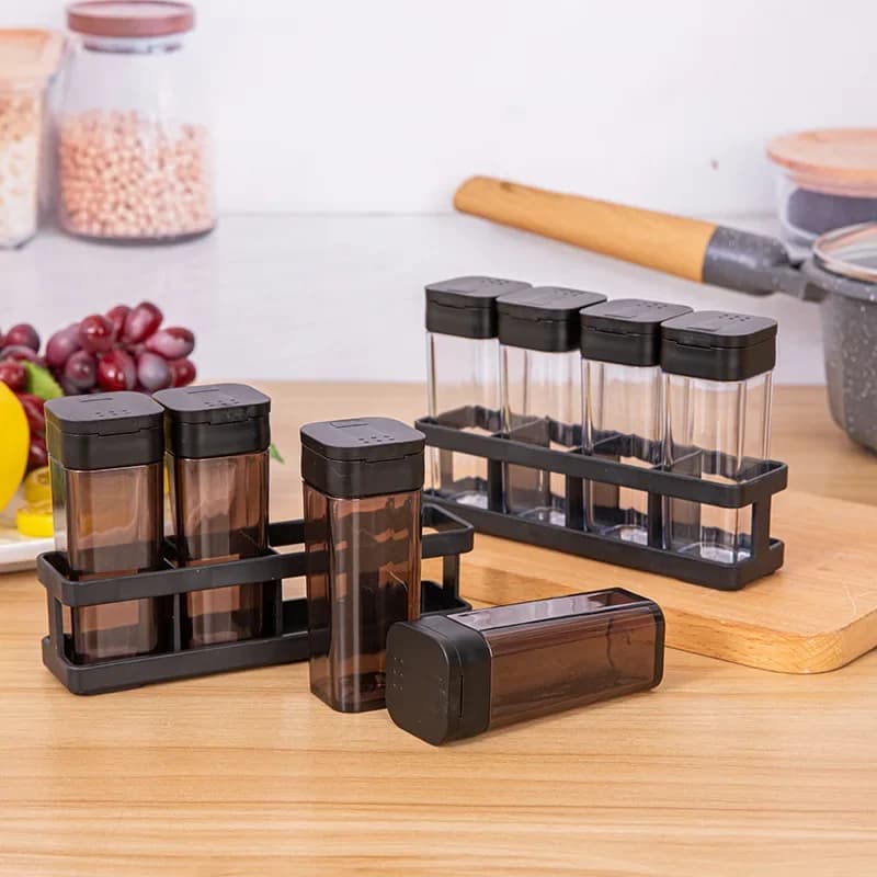 Set Organizzatore di Spezie 4-in-1 - Bottiglie da Cucina Impilabili, Coperchi Ermetici per Sale e Pepe, Barattoli Salvaspazio per Piano di Lavoro