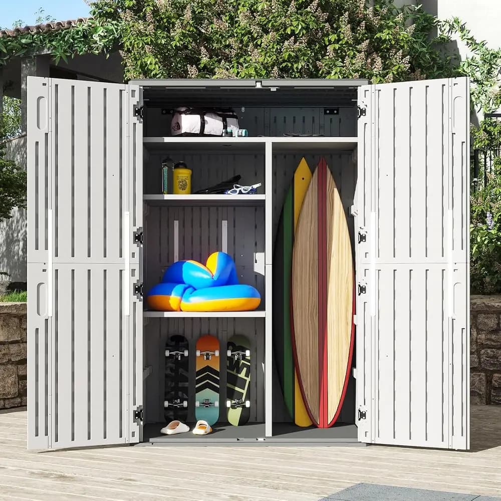 Capanno da Giardino da 64 Piedi Cubi con Scaffalature, Armadio Impermeabile, Contenitori per Rifiuti, Tosaerba, Generatore e Attrezzi da Giardinaggio