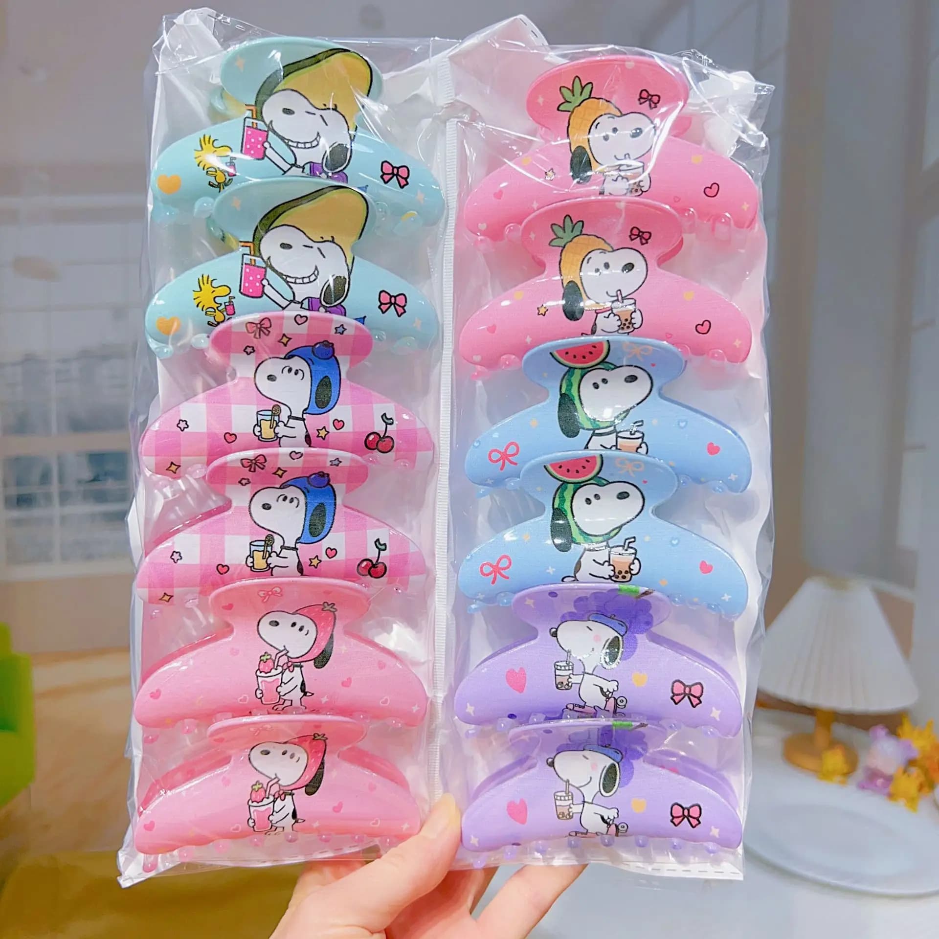 Korean version of cute color Snoopy claw clip, sweet student with high looks, shark clip at the back of the head, hair accessory
