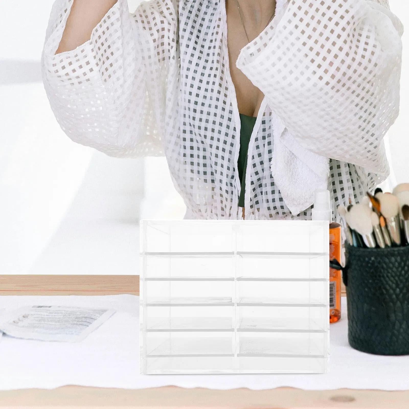 Multilayer, transparent, lightweight and portable acrylic false eyelash box, makeup organizer for easy and fast access, for clean and neat eyelashes