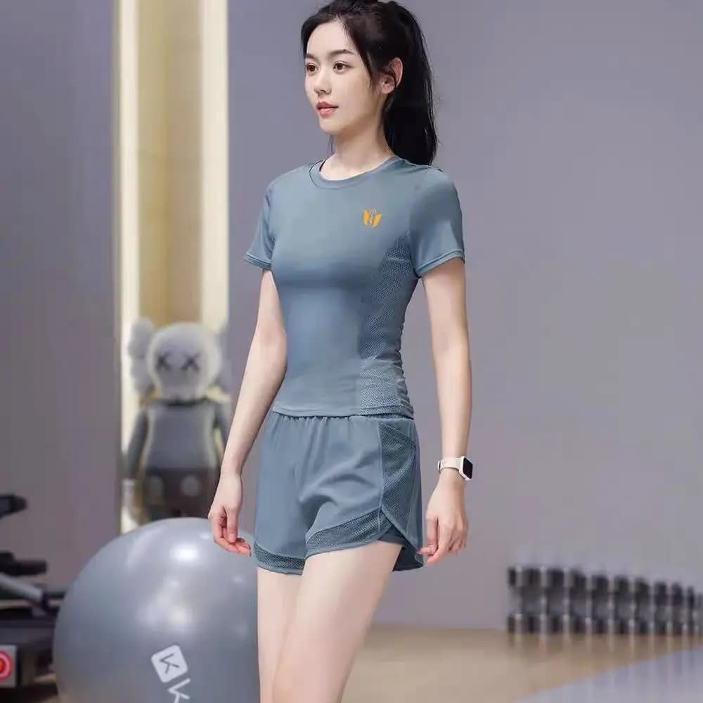 Completo Sportivo Estivo da Donna in Seta Ghiaccio ad Asciugatura Rapida, Set Due Pezzi Sottile ed Elegante con Maniche Corte e Pantaloncini in Nylon
