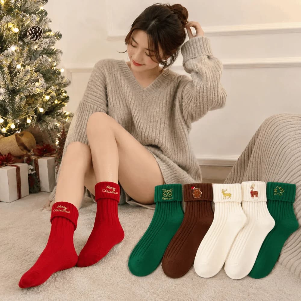 3Pairs Cute Embroidery Christmas Socks Thick Warm Gift Box Set Cotton Socks Santa Reindeer Pattern Mid-Tube Socks