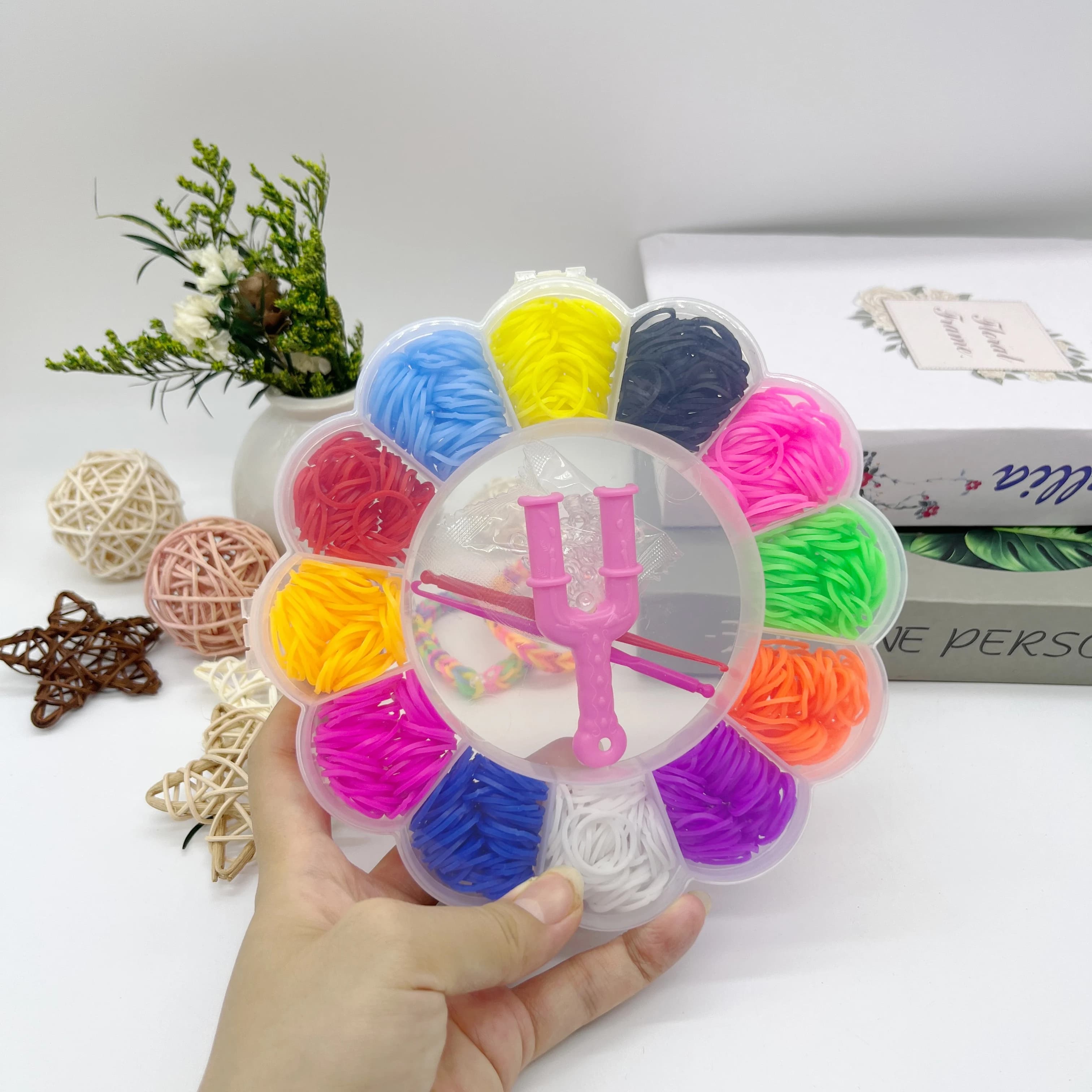 1 Box of Colorful Rubber Band Set, Includes 600 Rubber Bands, 1 Random Color Slingshot, Two Random Color Crochet Hooks, 24 Transparent S-Clips, Rainbow Friendship Bracelets, DIY Bracelet Set