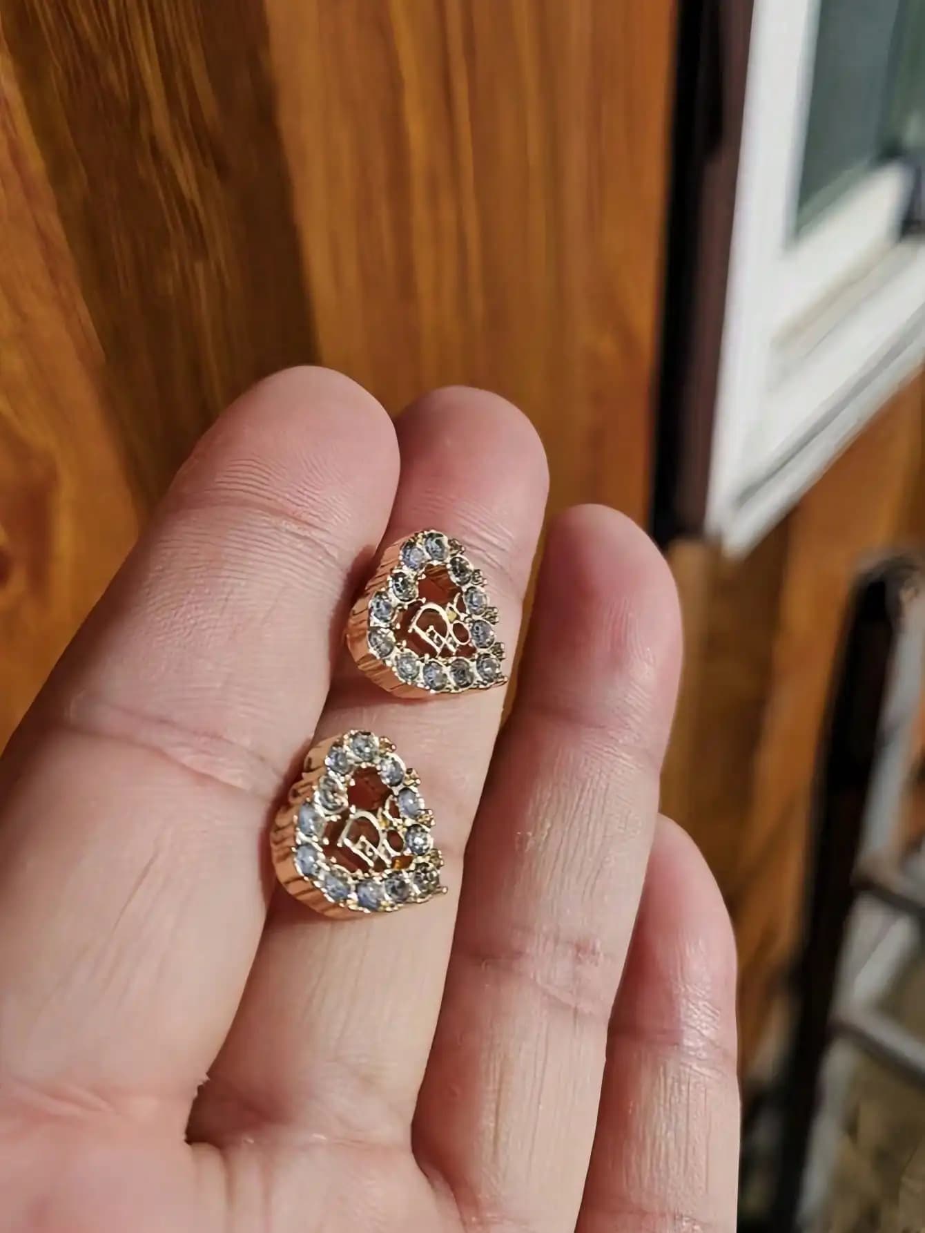 2 orecchini classici a forma di cuore cavo con strass completi per donna