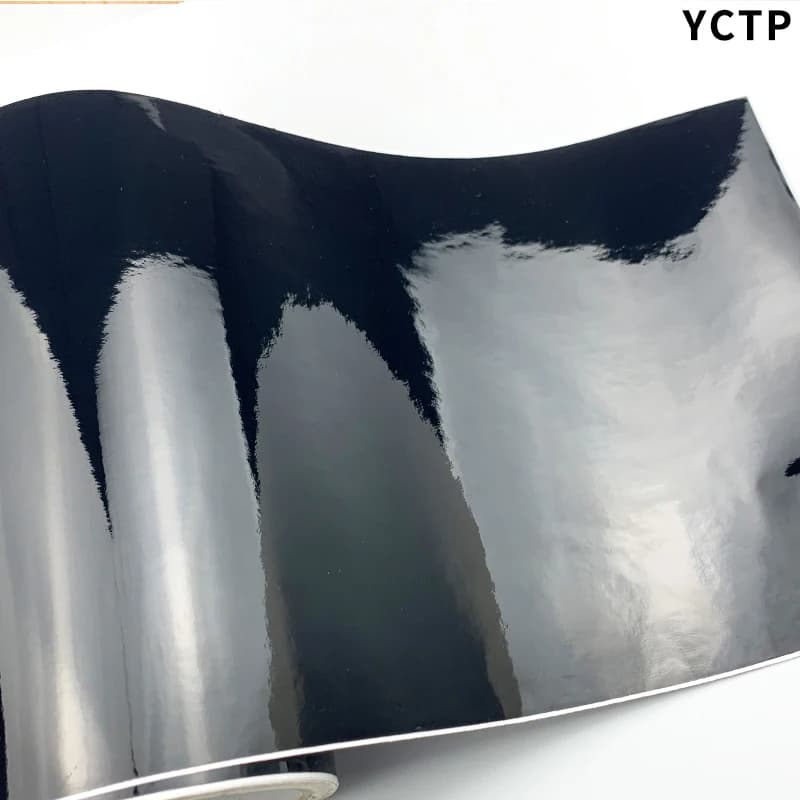 Pellicola avvolgente in vinile nero lucido classico Pellicola avvolgente per auto Console Computer Laptop Pelle Copertura del telefono Rotolo di adesivi per auto moto