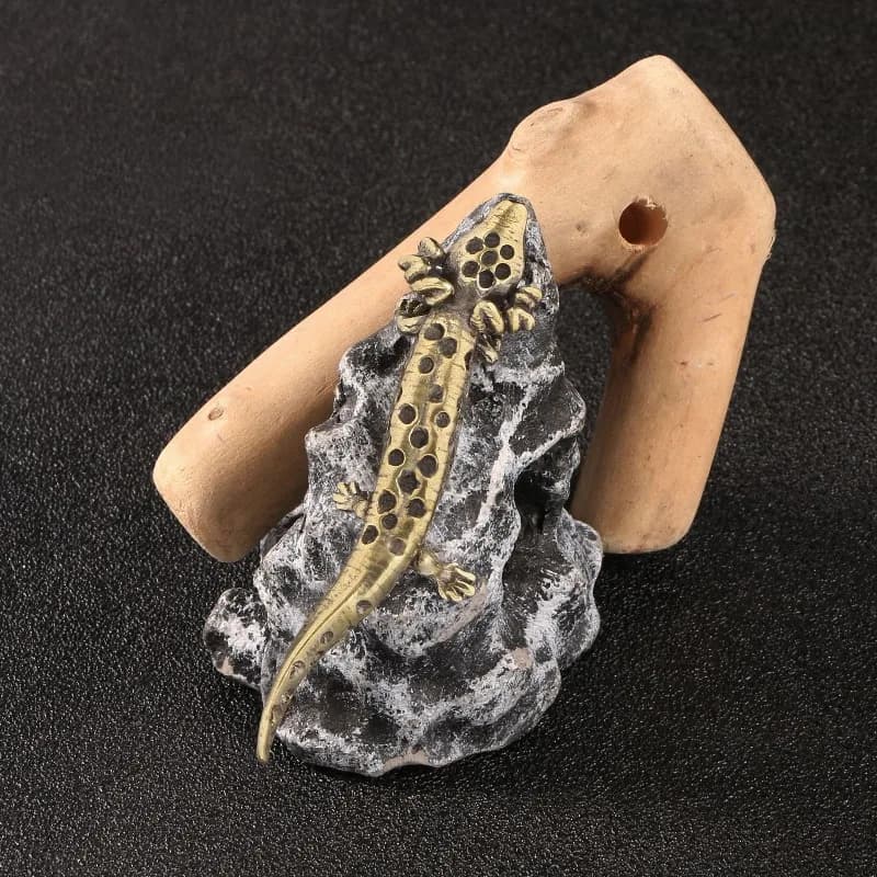 1 PC Creative Brass Solid Salamandra Ornament Desk Handheld Decorations for Domestic Animals Gift Collection Home Office Accessories Art Craft Present
