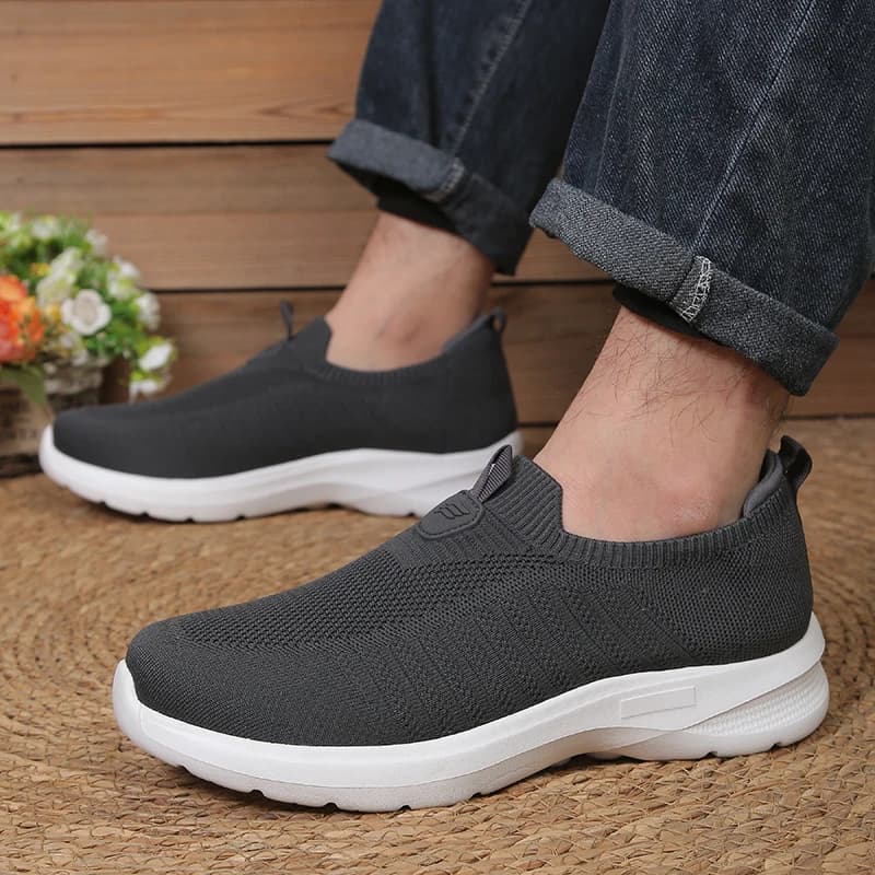 Sneakers slip-on da uomo con rialzo, scarpe casual in maglia traspirante, mocassini leggeri antiscivolo per il comfort tutto il giorno