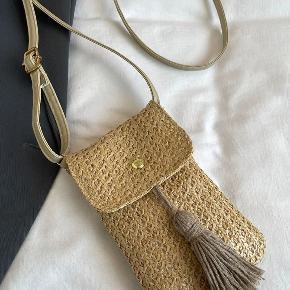 Fashionable woven straw beach bucket bag, handmade, with long tassel, niche design, unique color