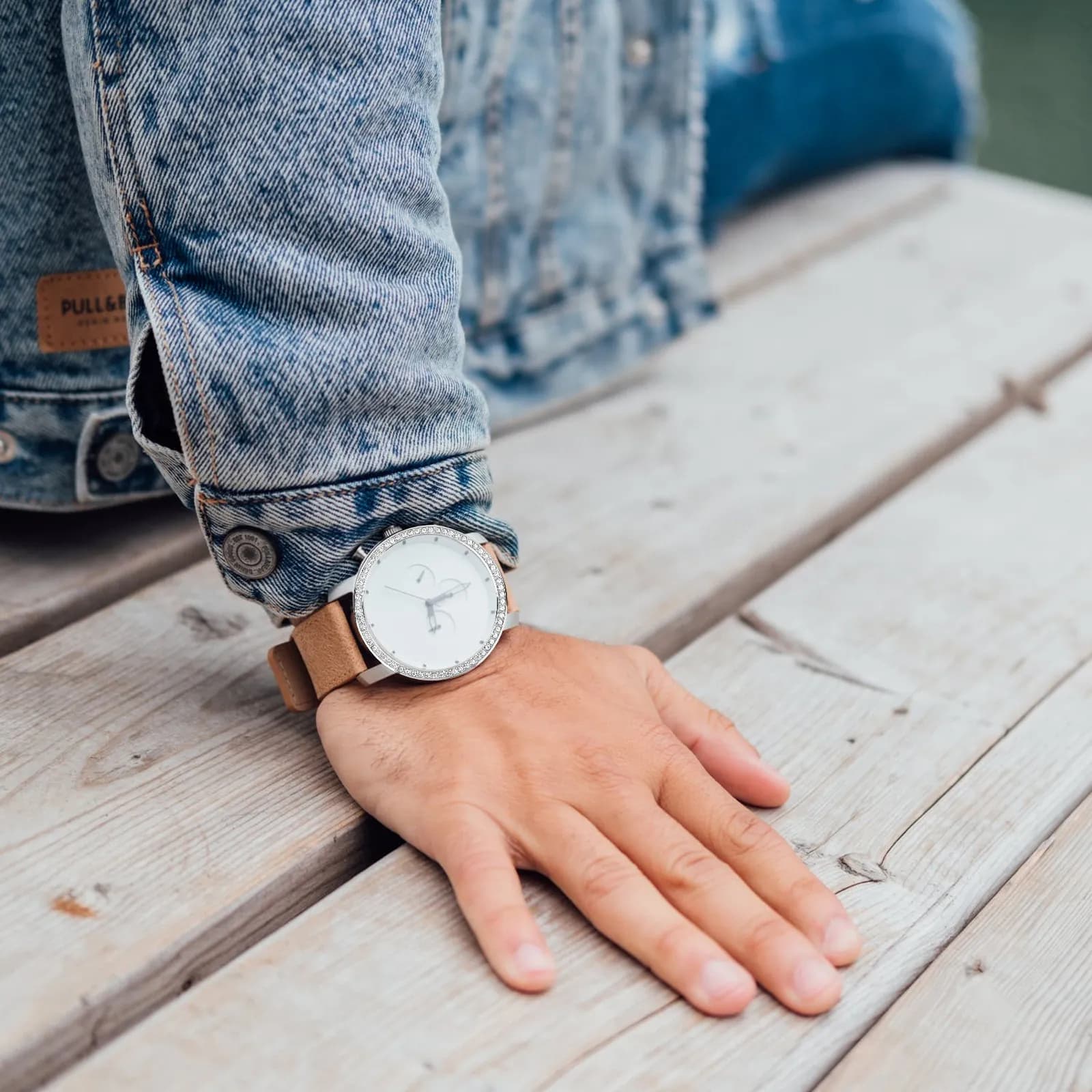 Premium Alloy Diamond-Inlaid Bezel Ring Compatible with Galaxy Watch 42Mm Silver Protective Scratch-Resistant Smart Watch