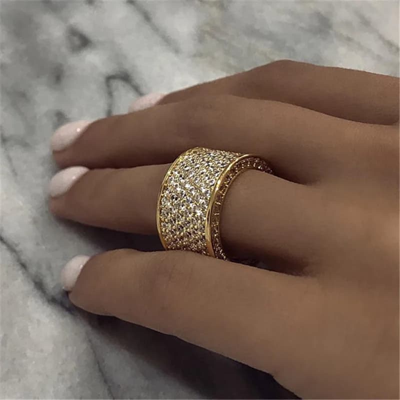 Huitan Anelli di promessa larghi di lusso per le donne Tirare pavimentato CZ Fedi nuziali scintillanti Anelli Colore argento/Colore oro Gioielli di moda