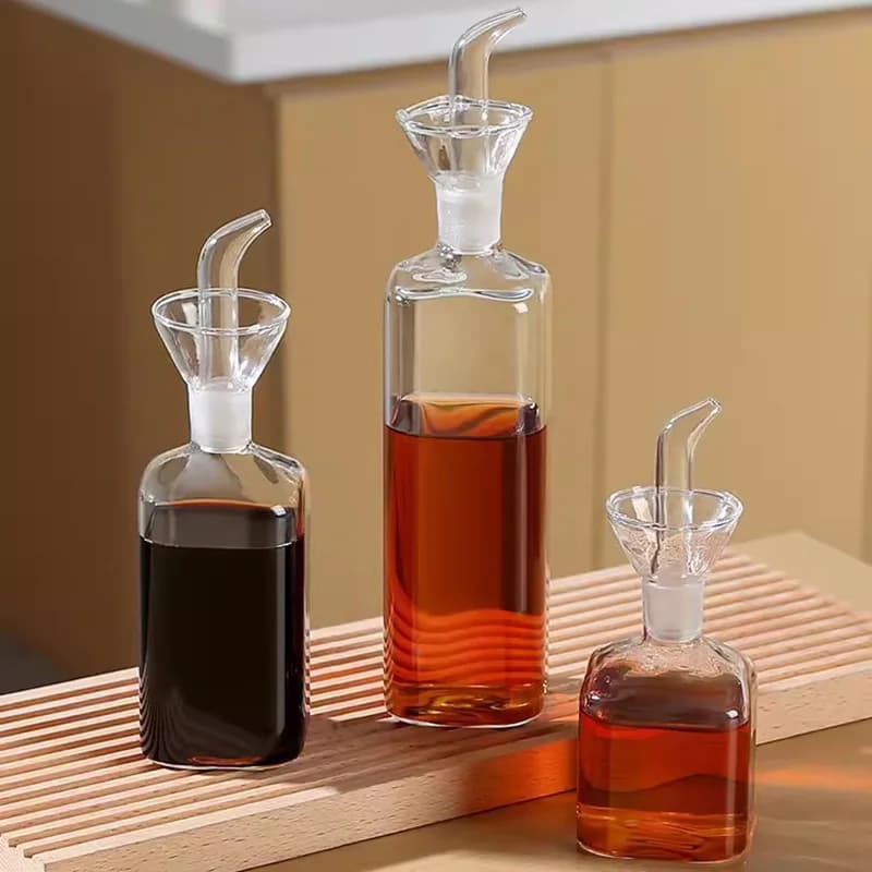 2025 Pentola per olio in vetro ad alto contenuto di borosilicato Pentole per olio e aceto a prova di perdite per uso domestico Cucina Salsa di soia Pentola Serbatoio Bottiglia di condimento Caldo