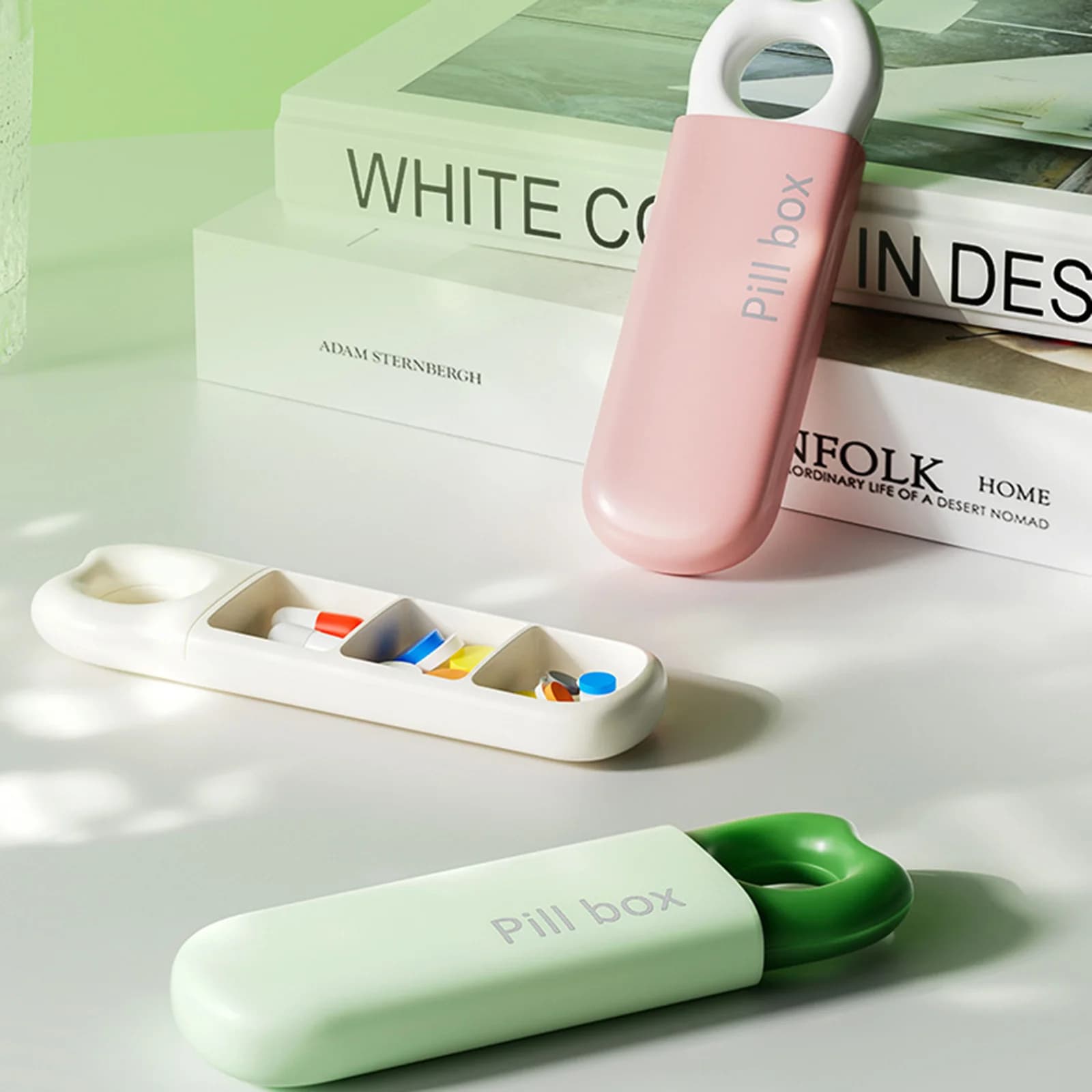 Mini portable 3 compartment portable pills, mini travel medicine organizer with sealed cover to store pills and vitamins