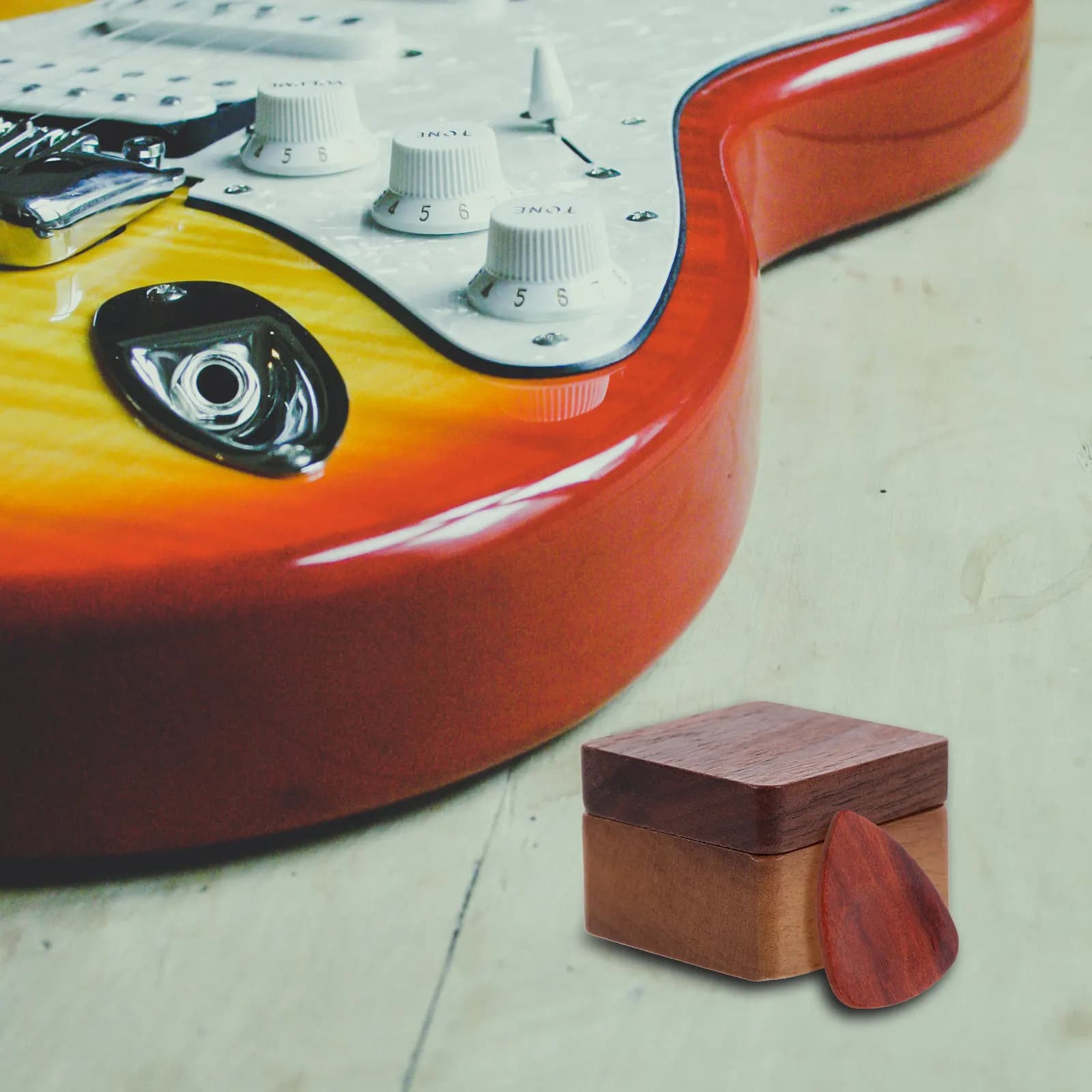 Set di 1 Scatola Porta Plettri in Legno Massello, Resistente ai Graffi, con Venature Naturali, Organizzatore per Plettri, Regalo Perfetto per gli Amanti della Chitarra