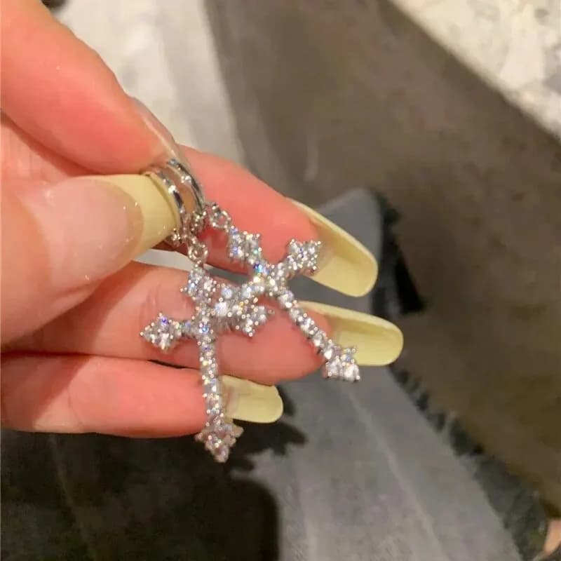 Orecchini pendenti con croce in metallo color argento Orecchini pendenti con croce in pietra di cristallo trasparente Orecchini scintillanti da sera per ragazze