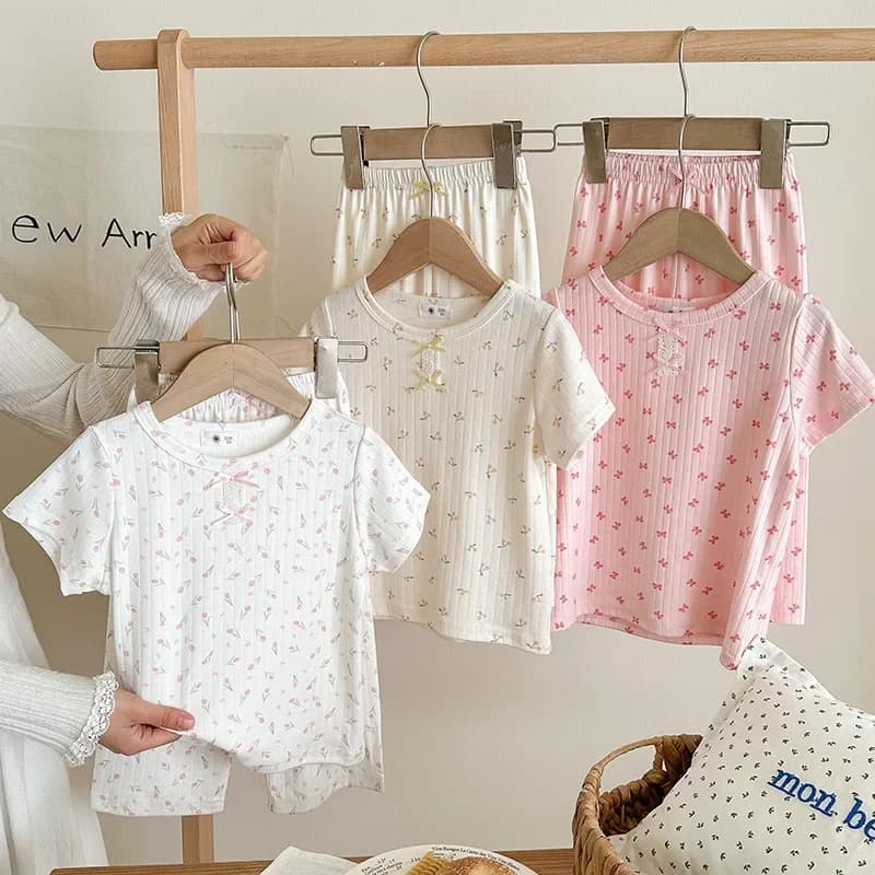 Nuovo Completo Estivo per Bambina, Versione Coreana, T-shirt a Maniche Corte Floreale + Pantaloni Lunghi, Set Due Pezzi Traspirante per Casa
