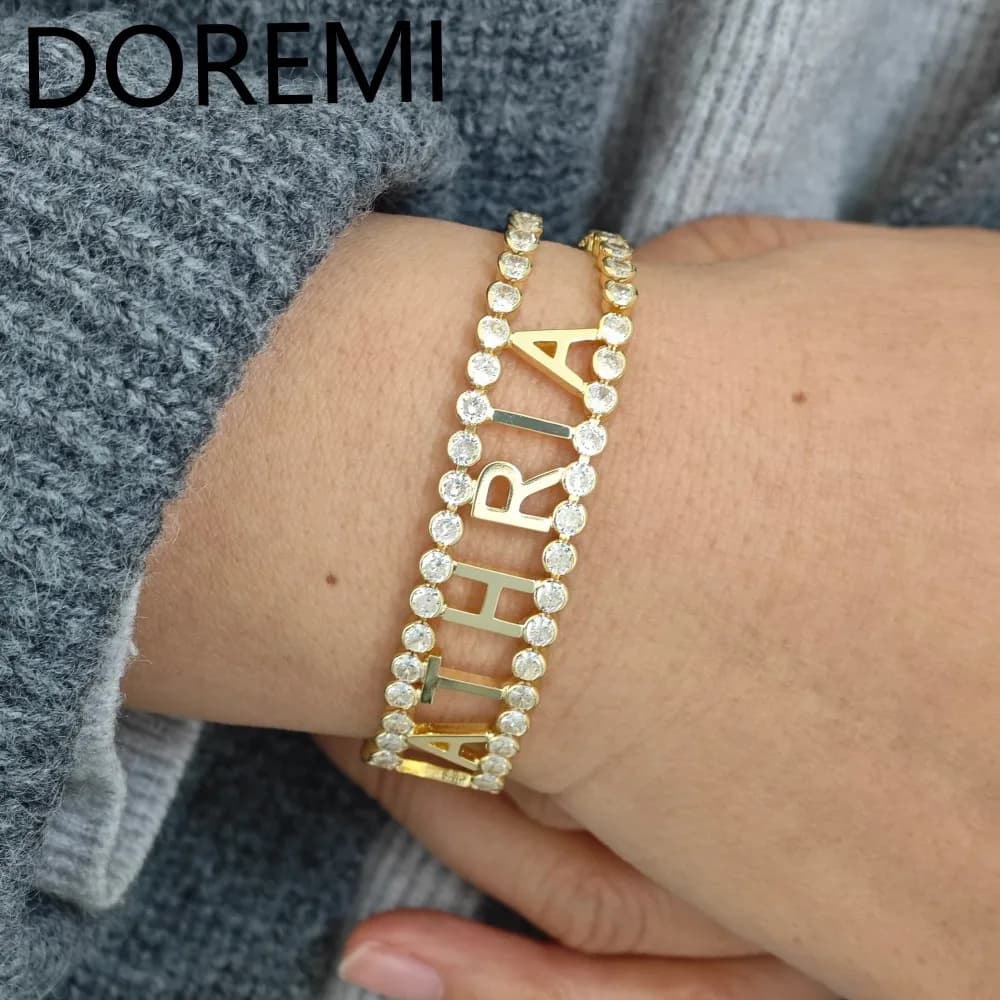 braccialetto gioielli lateefah da donna, braccialetto con nome personalizzato con doppia pallina da tennis con design a lettera personalizzato, elegante personalizzato