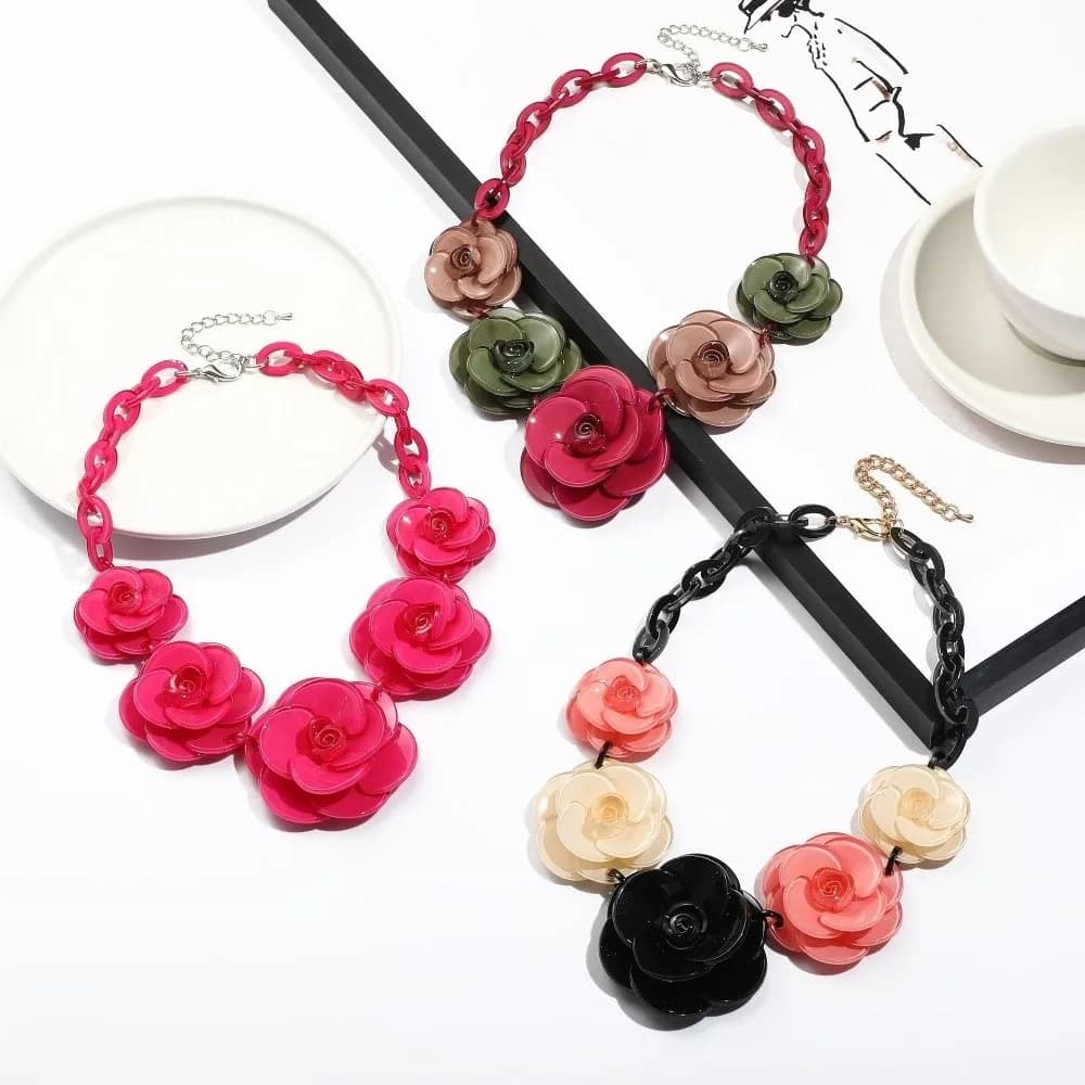 Collana Bohemien a Forma di Fiore, Catena per Maglione con Rosa Colorata in Acrilico, Gioiello con Ciondolo Esagerato, Catena per Clavicola