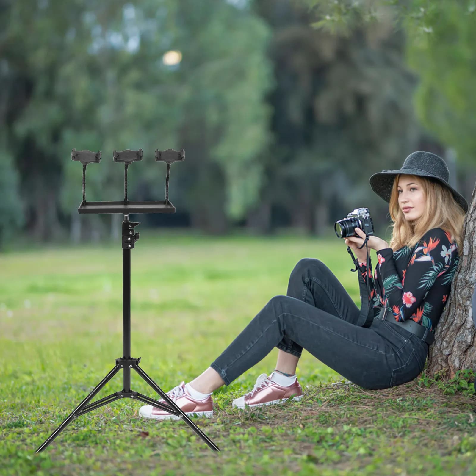 Set di 1 treppiede regolabile per proiettore con supporto per telefono, scheda audio per laptop, per trasmissioni in diretta, uso esterno e in aula, in ABS e ferro resistente