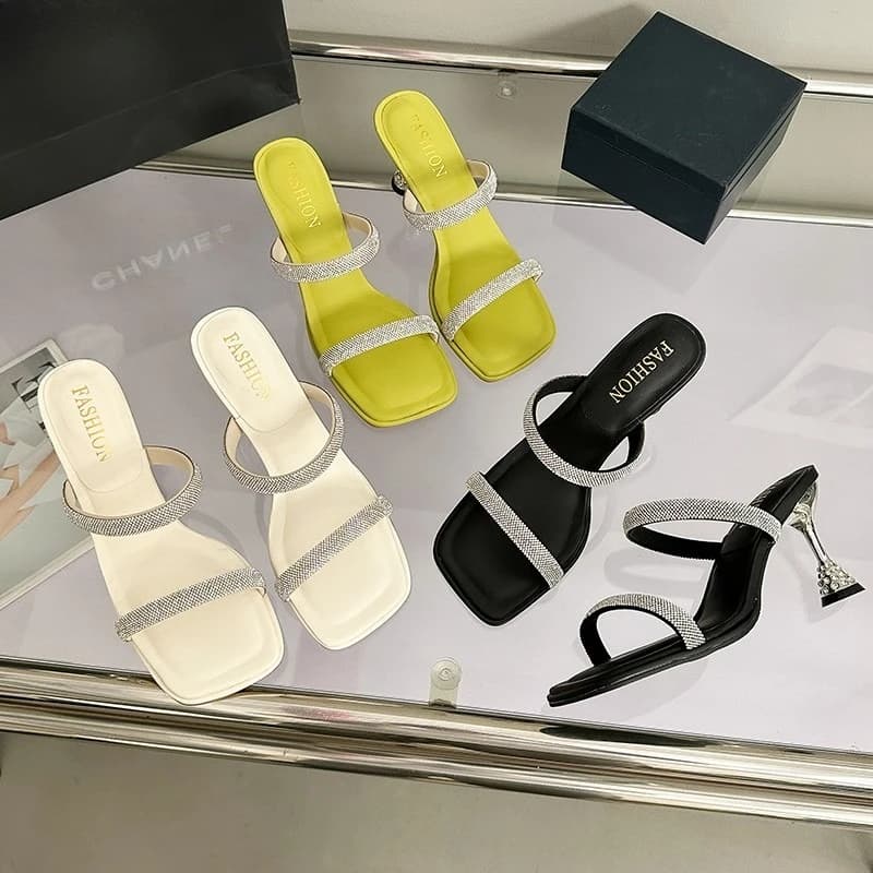 French-style Temperament Flip-flops 2026 Summer New Stunning Fairy Rhinestone Square-toe Sandals