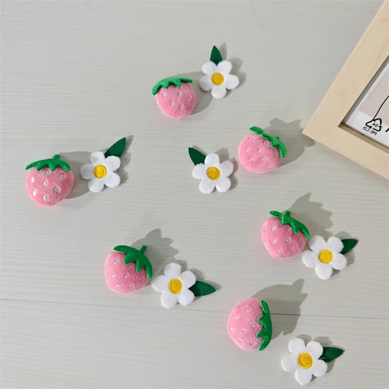 10 pezzi di cotone carino peluche fiore di fragola patch accessori borsa per cappelli abbigliamento accessori per capelli spilla materiali decorativi