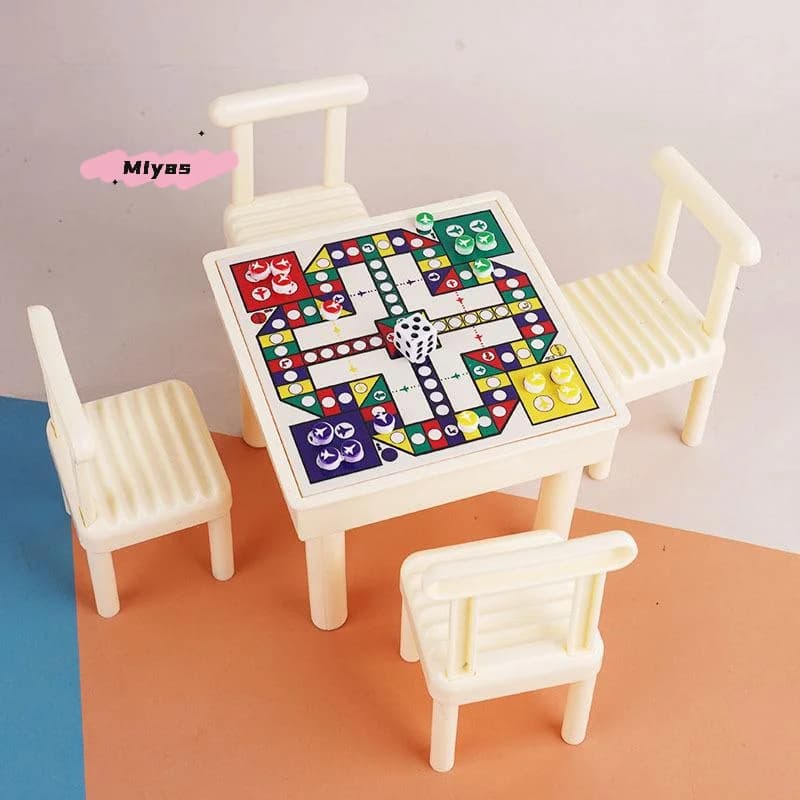 Set di scacchi per casa delle bambole in miniatura Decor Scala 1:12 Include mini tavolo con sedia Scacchi volanti Ludo Gioco da tavolo Go Modello di gioco