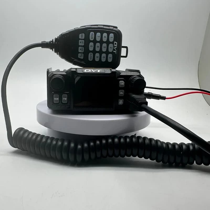 QYT KT-7900D Mini Walkie Talkie Portatile a Quattro Bande con Quattro Altoparlanti Esterni, Portata 30km, Schermo LCD, Interfono per Auto