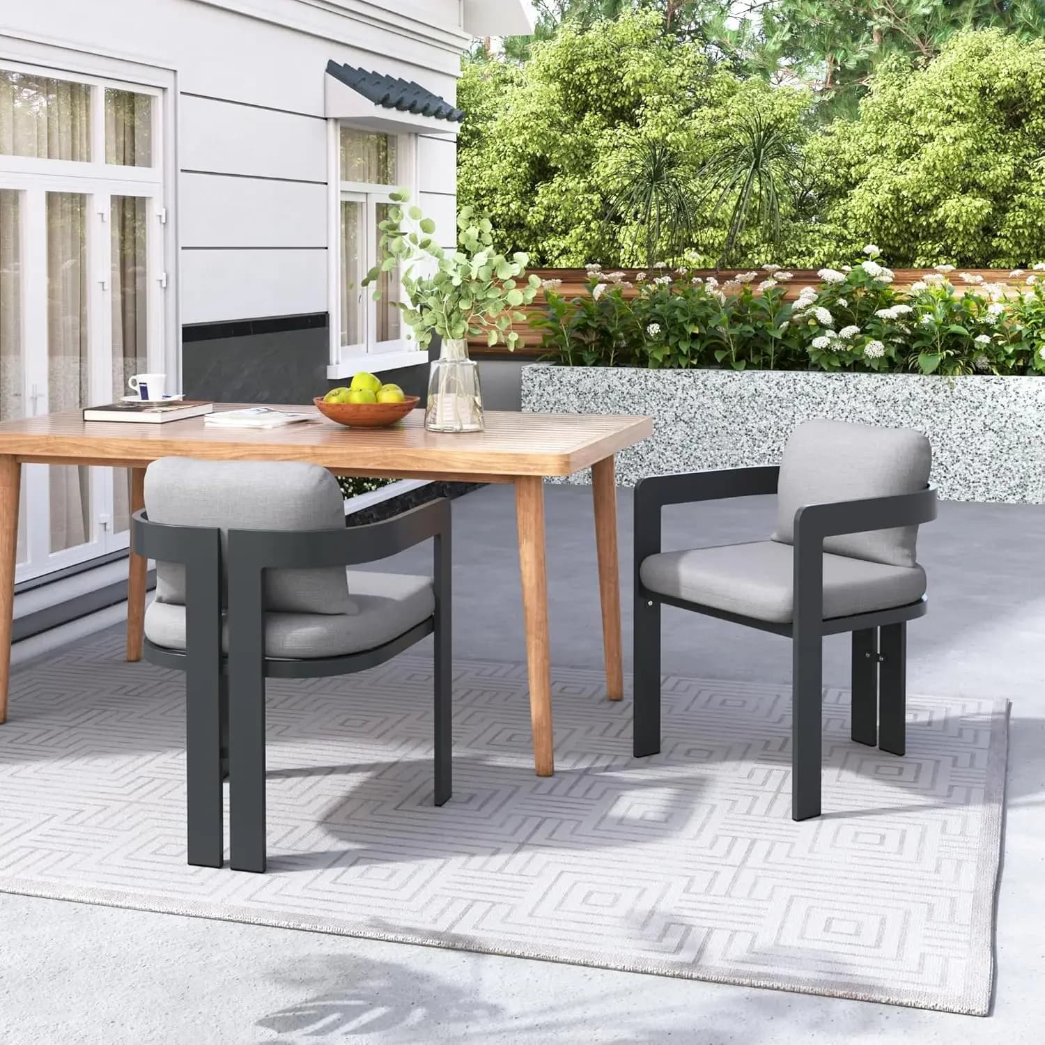 Set di 2 Sedie da Esterno in Metallo a Forma di Botte con Cuscini Rimovibili per Bordo Piscina