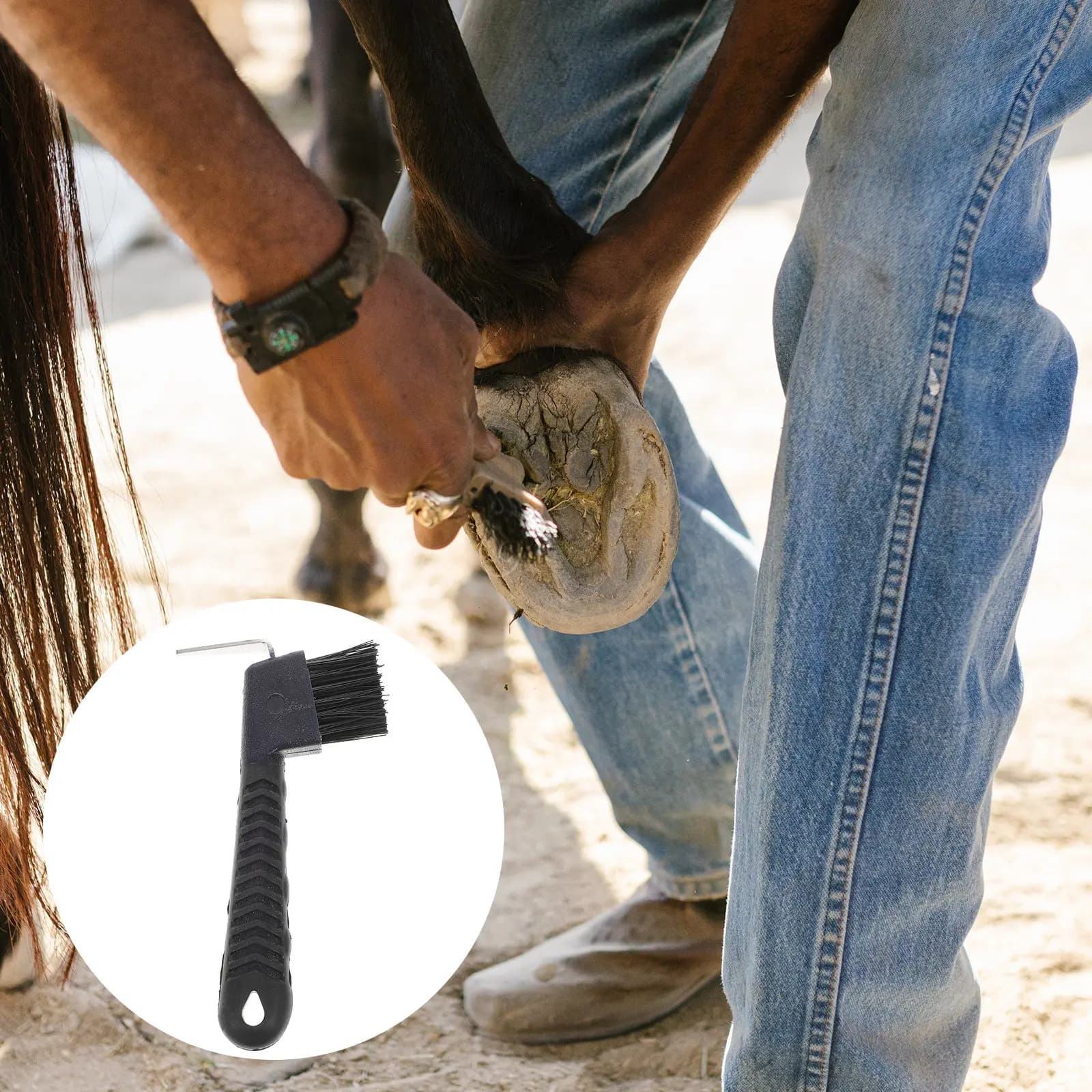 Strumento Professionale per la Pulizia degli Zoccoli dei Cavalli, Spazzola in Nylon con Impugnatura in Gomma, in Acciaio Inossidabile per la Cura Quotidiana degli Zoccoli