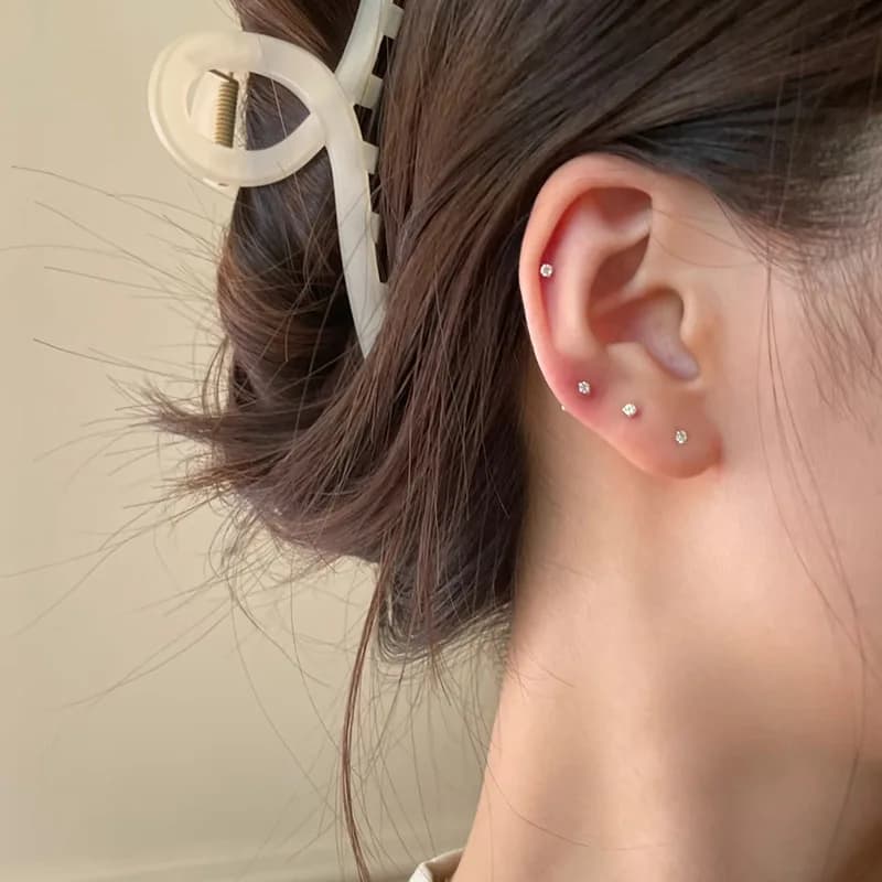 Orecchini a lobo da donna in argento sterling 999 con zirconi a quattro griffe, piccoli e delicati, gioielli alla moda E0410