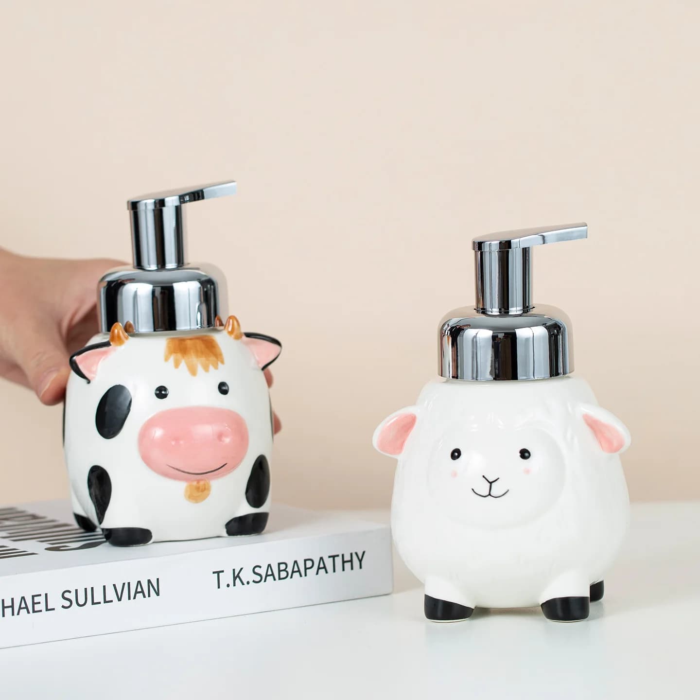 Dispenser di sapone in ceramica dipinta a mano, graziosa bottiglia per sapone liquido, flacone per lozione con animali dei cartoni animati, per pensioni e hotel
