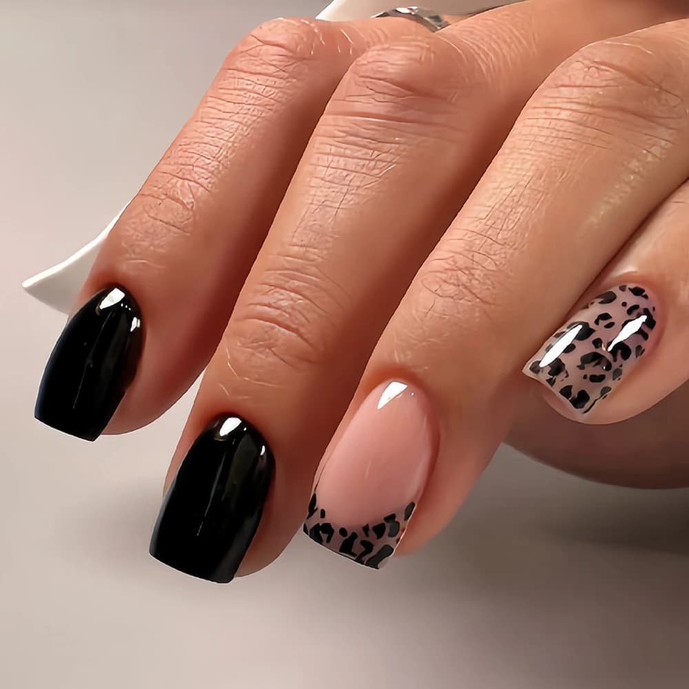 24 pezzi di unghie finte corte quadrate in stile Y2K, nere, semplici e alla moda, con stampa leopardata, stile francese, unghie finte a pressione, adatte per le donne, per appuntamenti e uso quotidiano, regalo per la festa della mamma, set di unghie finte rimovibili con adesivo in gel e lima.