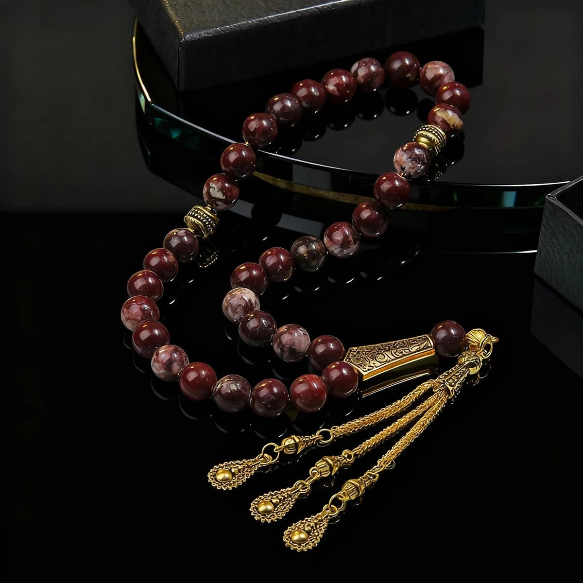 Bracciale con perline di preghiera per lagrinaggio di preghiera in pietra naturale da 10 mm con pendente rotondo in legno - Regalo ideale per Eid al Fitr e Ramadan