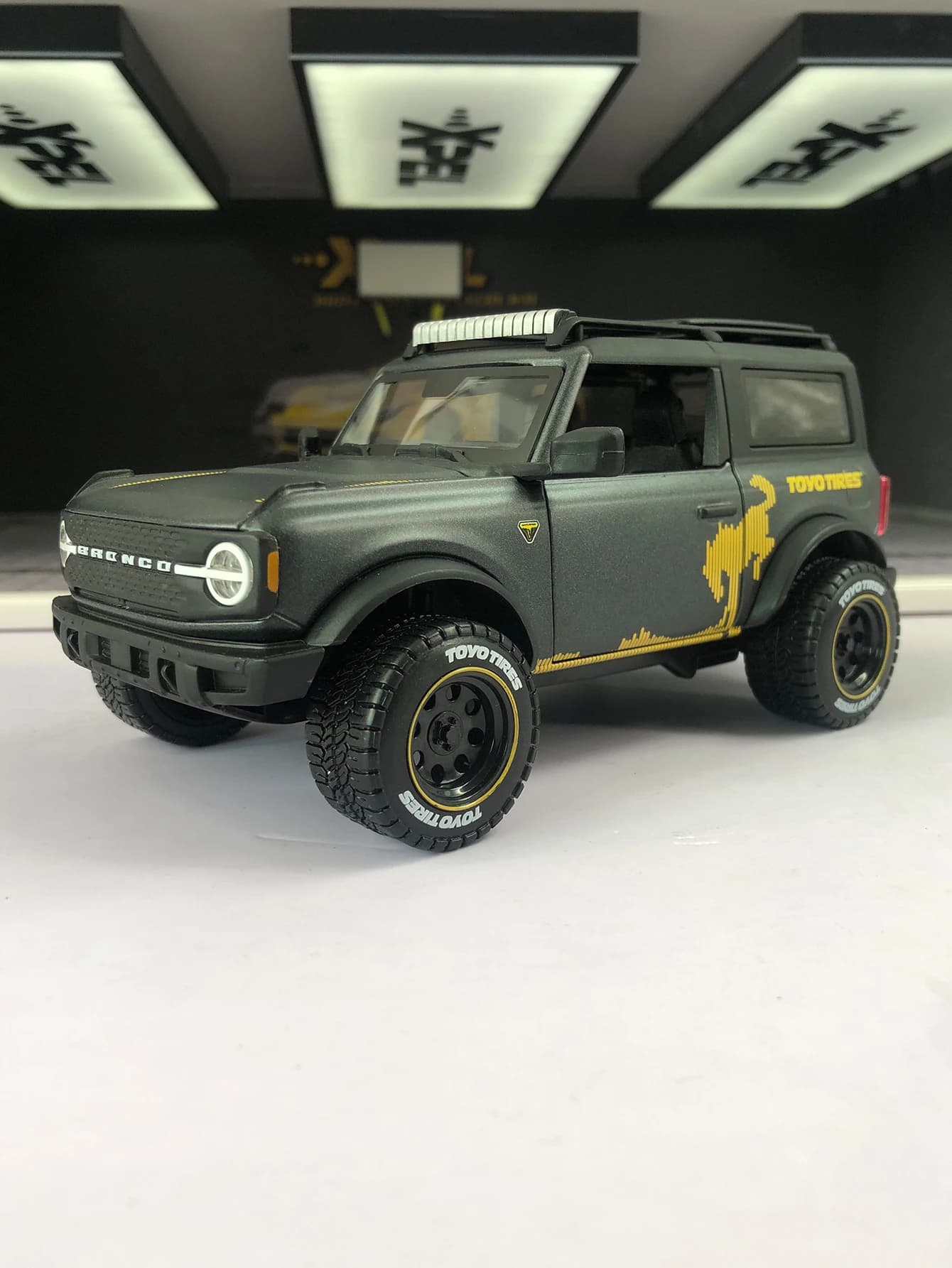 Modellino auto Maisto 1:24 in lega di zinco simulata, Ford Bronco Badlands 2021, ornamento statico, auto da collezione in metallo, idea regalo.